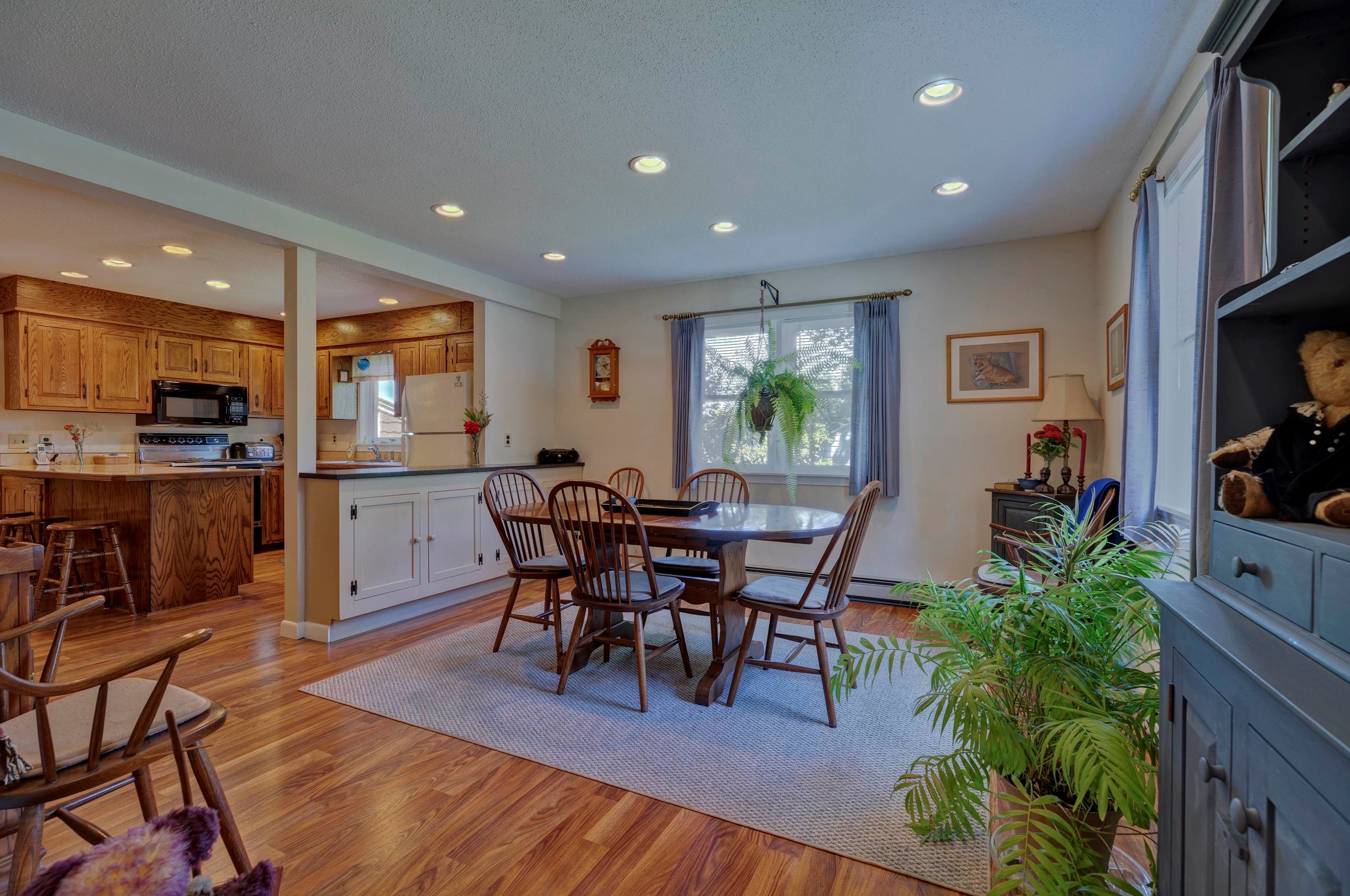 27 Hough St, Lebanon NH  03766-1214 exterior