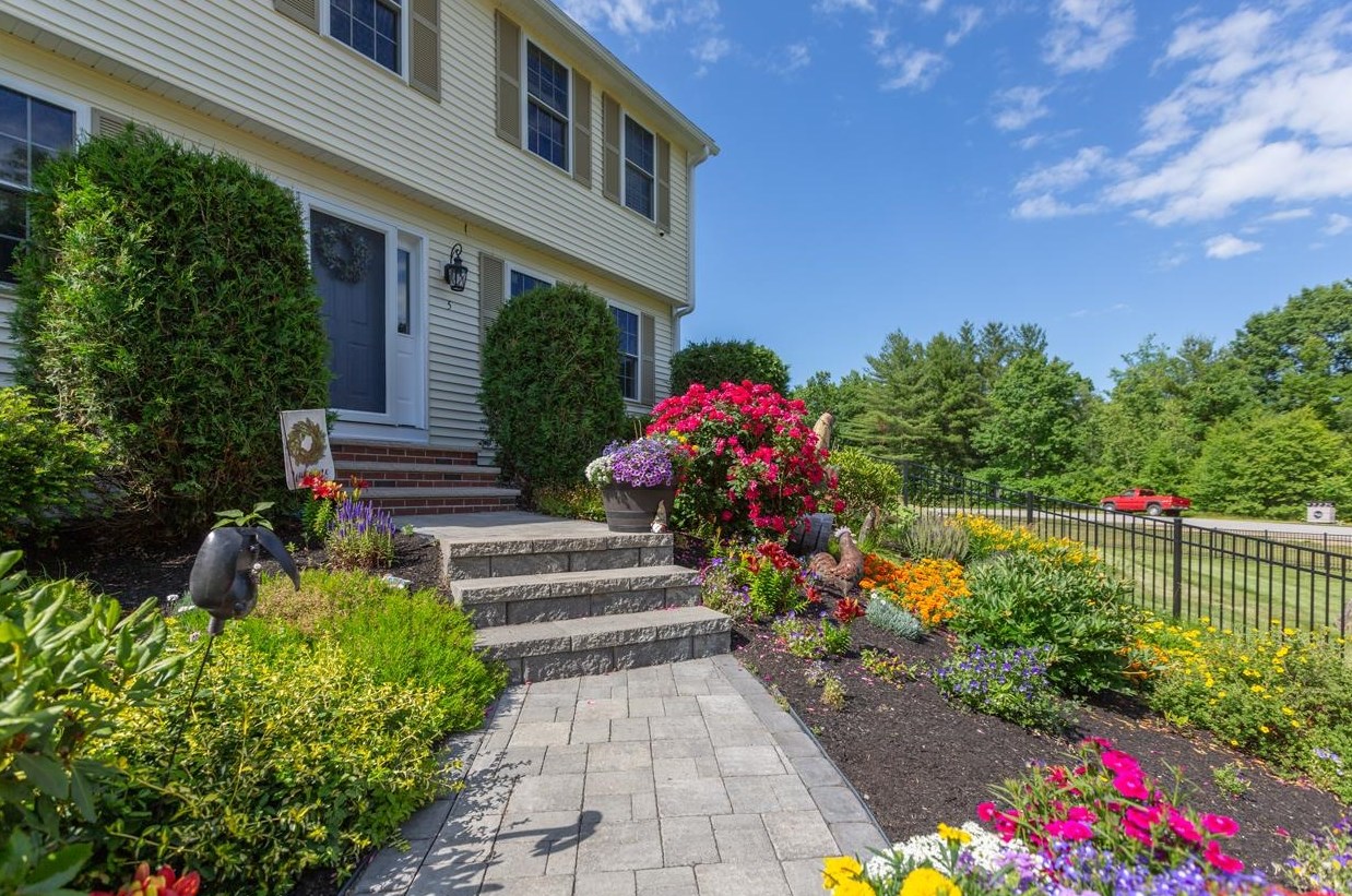 5 Cottonwood Circle, Kingston, NH 03848