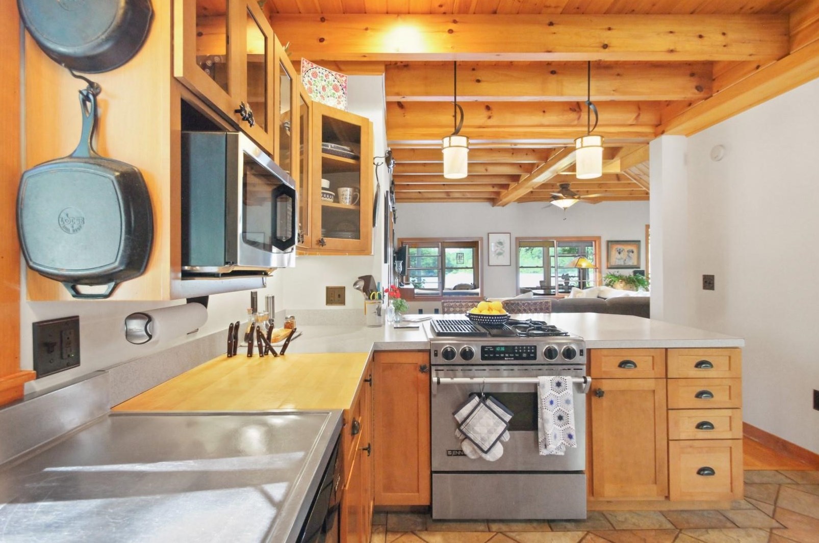 4 Jebb Rd, Merrimack NH 03054-2236 exterior