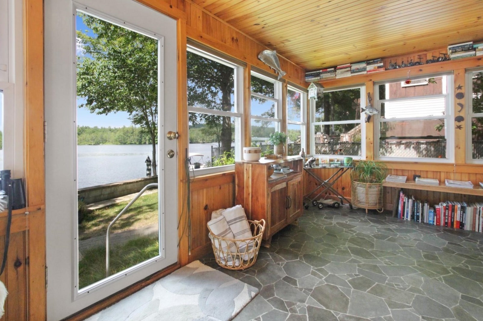 4 Jebb Rd, Merrimack NH 03054-2236 exterior