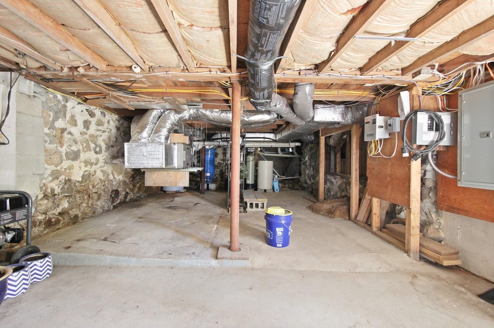 4 Jebb Rd, Merrimack NH 03054-2236 exterior