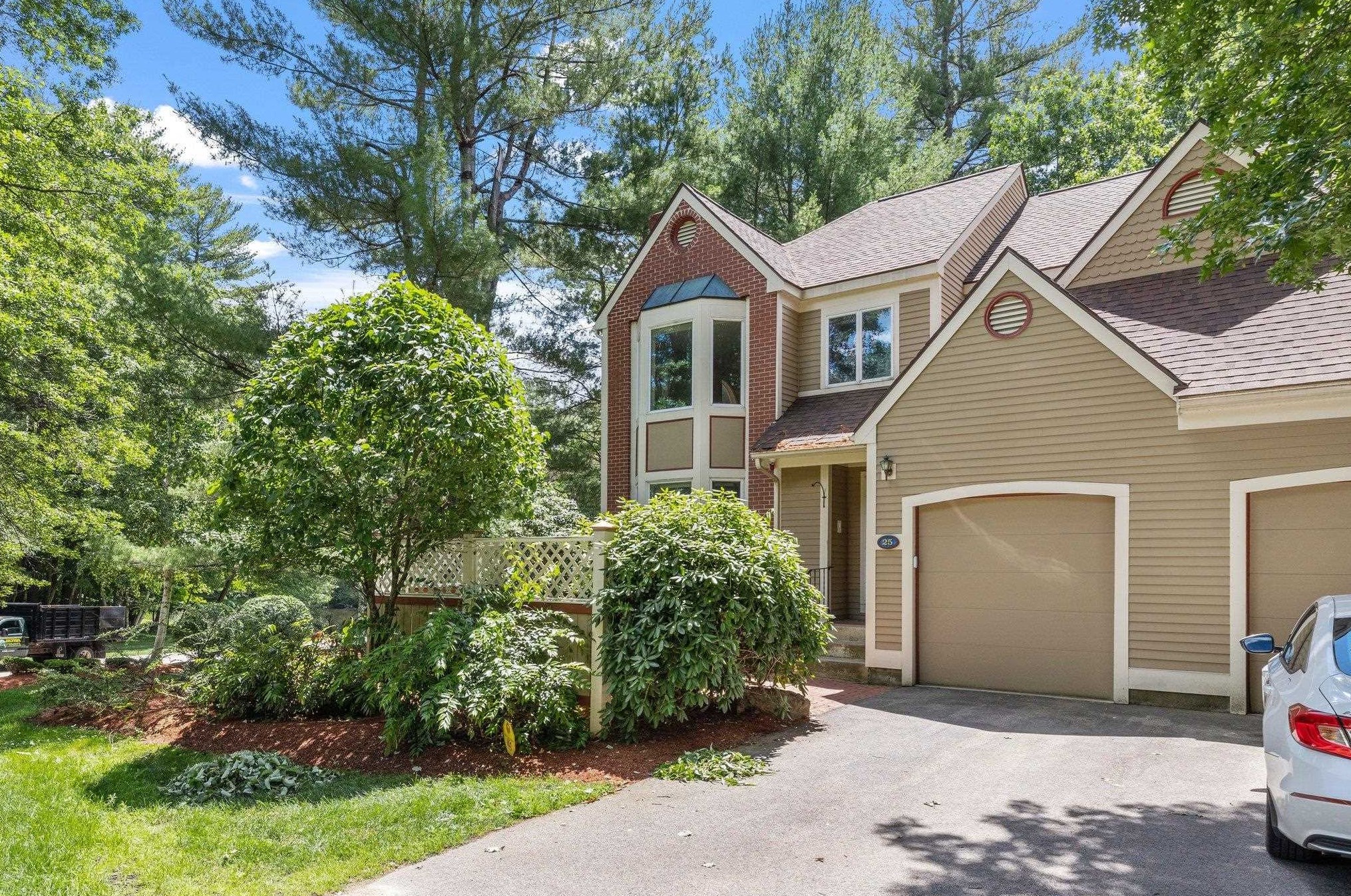 25 Hickory Ln, Windham NH  03087-1600 exterior