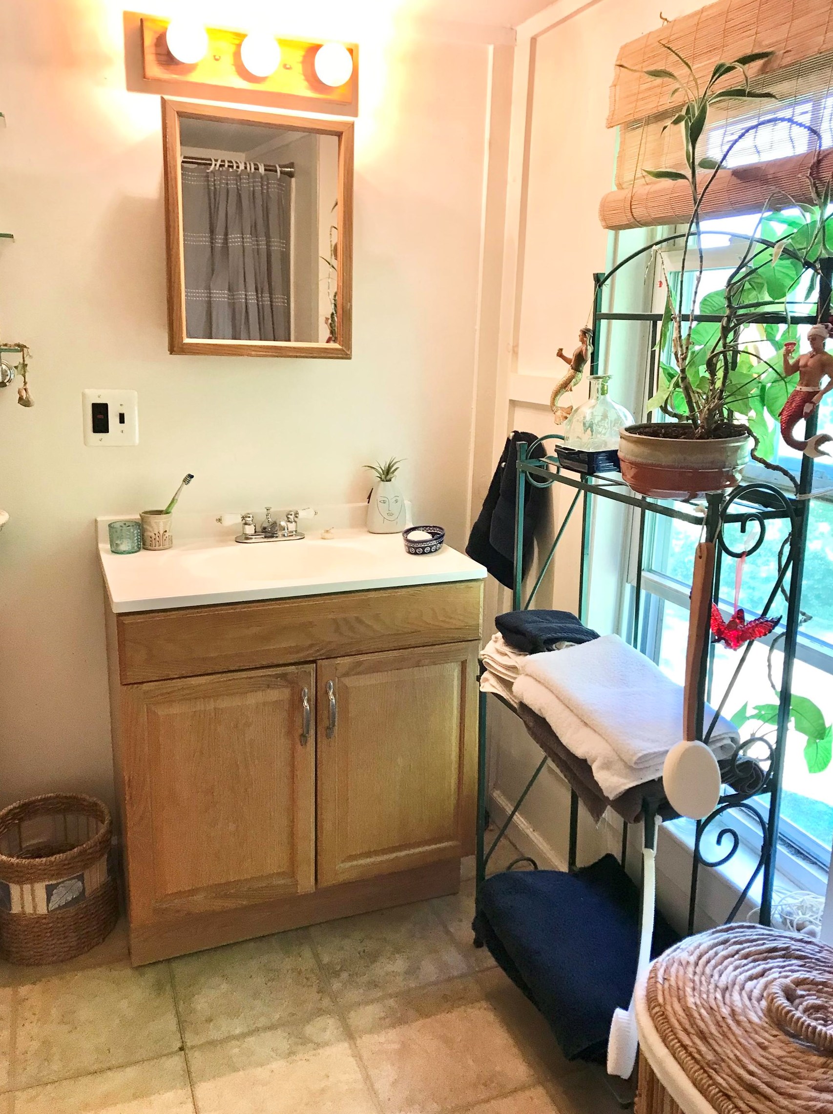 408 Candia Rd, Manchester NH 03109-5703 exterior