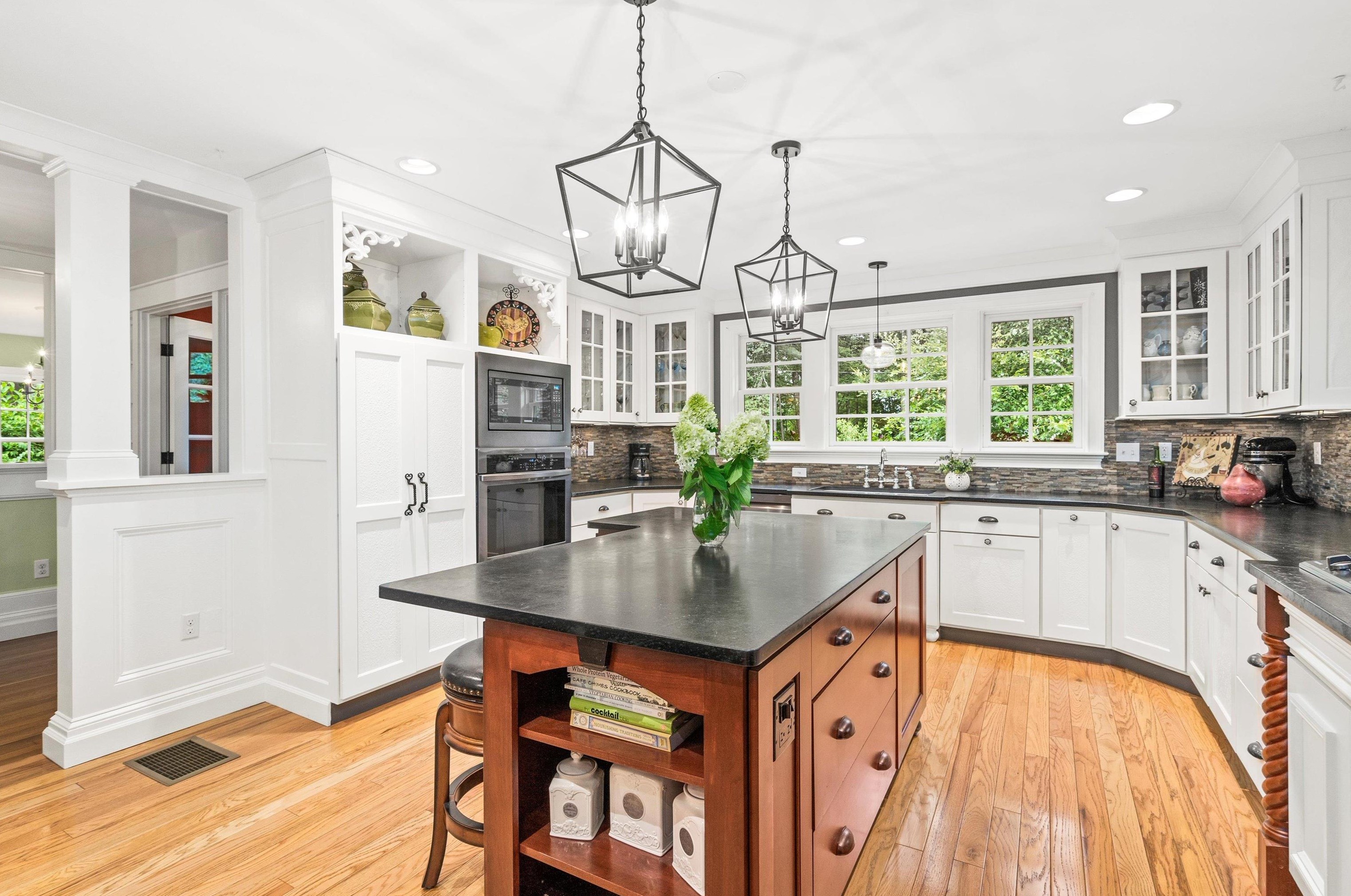 195 Heather St, Manchester NH 03104-2042 exterior