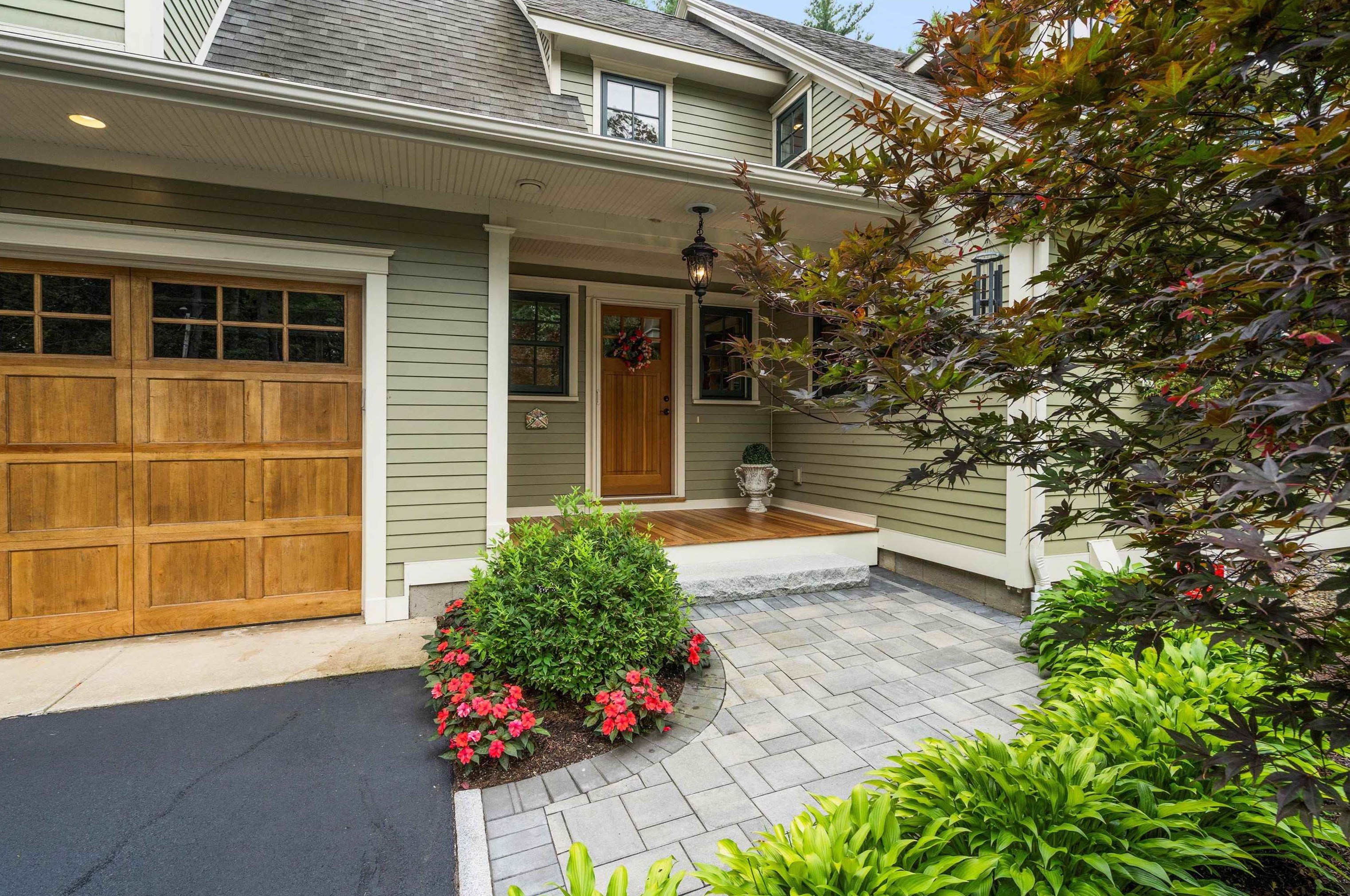 195 Heather St, Manchester NH 03104-2042 exterior