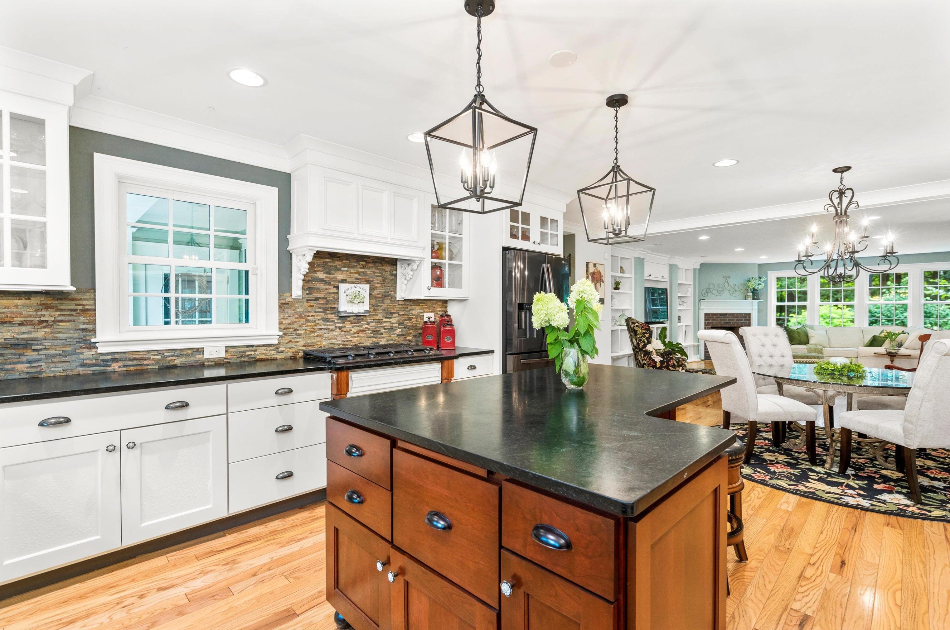 195 Heather St, Manchester NH 03104-2042 exterior