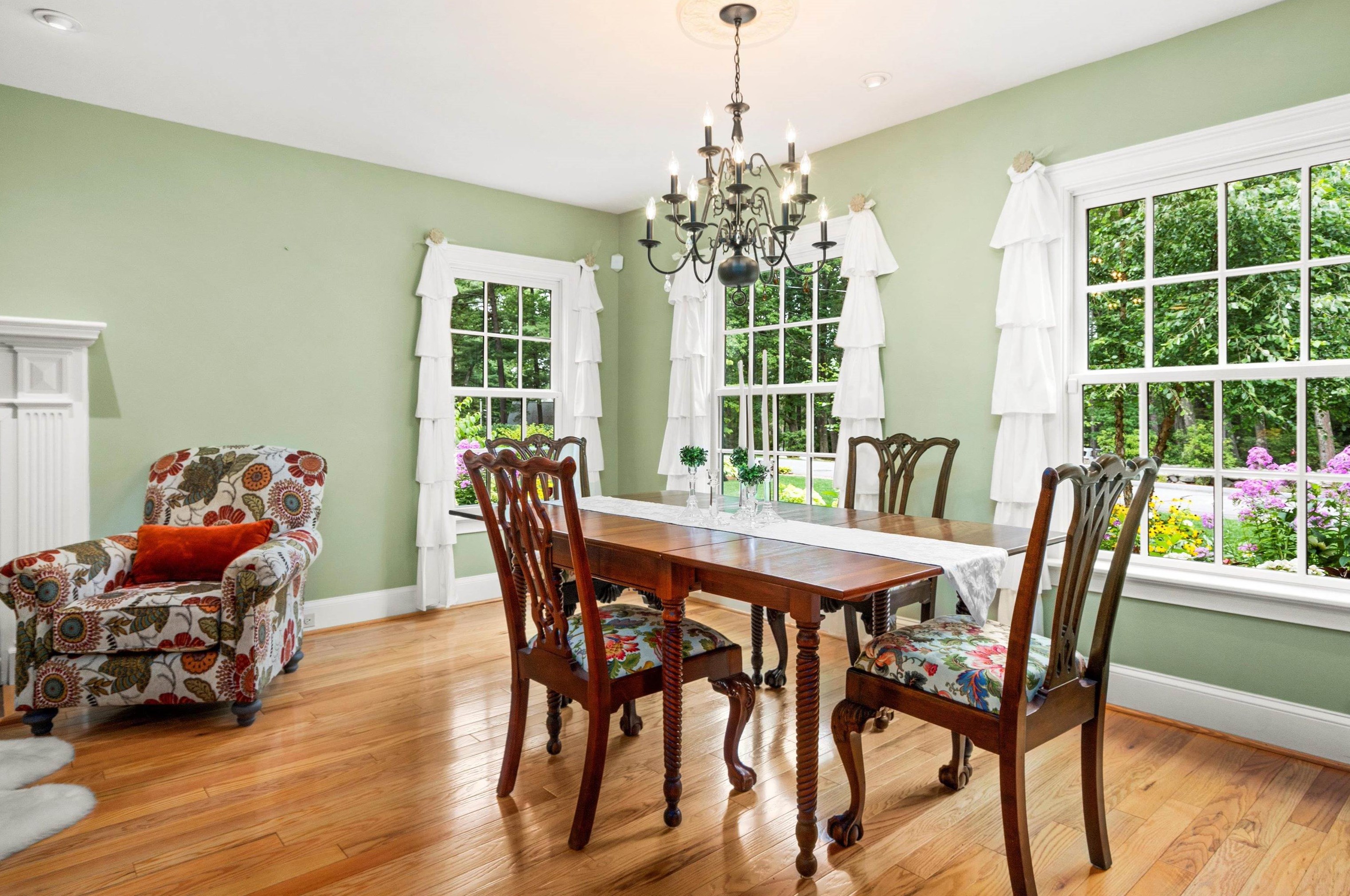 195 Heather St, Manchester NH 03104-2042 exterior