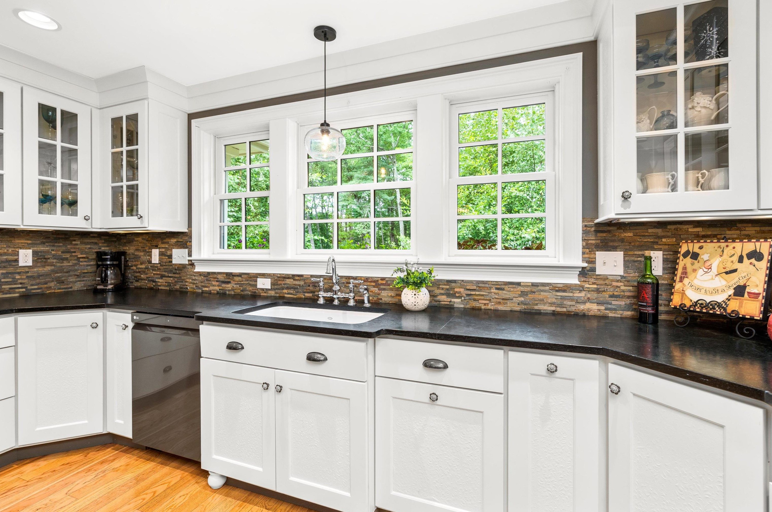 195 Heather St, Manchester NH 03104-2042 exterior