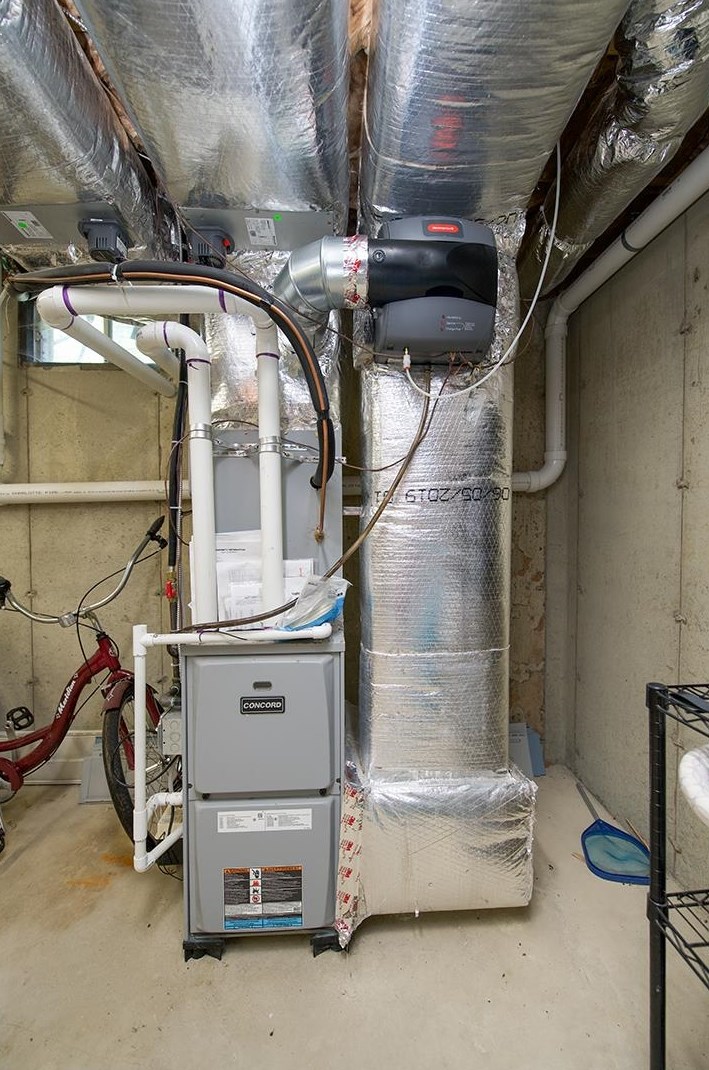 2 Beech Street Ext, Newmarket NH 03857-1502 exterior