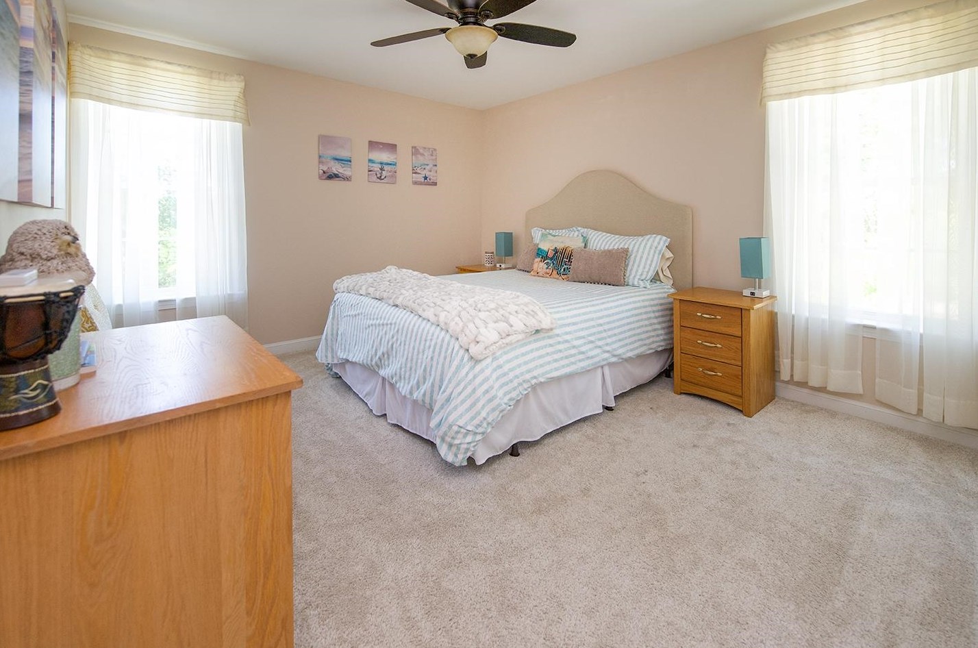 2 Beech Street Ext, Newmarket NH 03857-1502 exterior