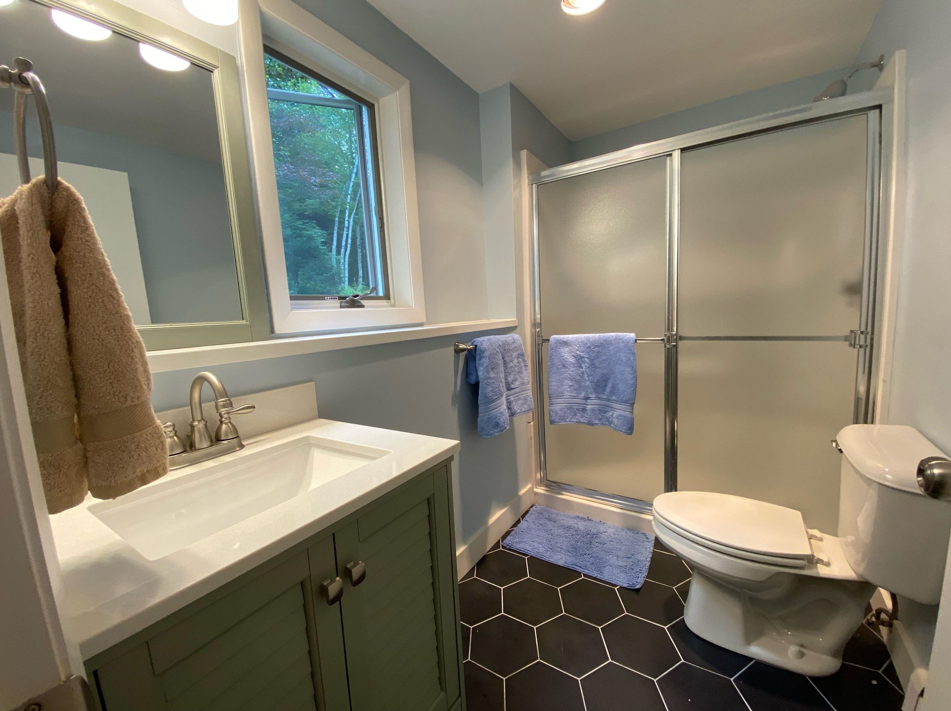 94 Oak Ridge Rd, Bridgewater NH  03264-1304 exterior