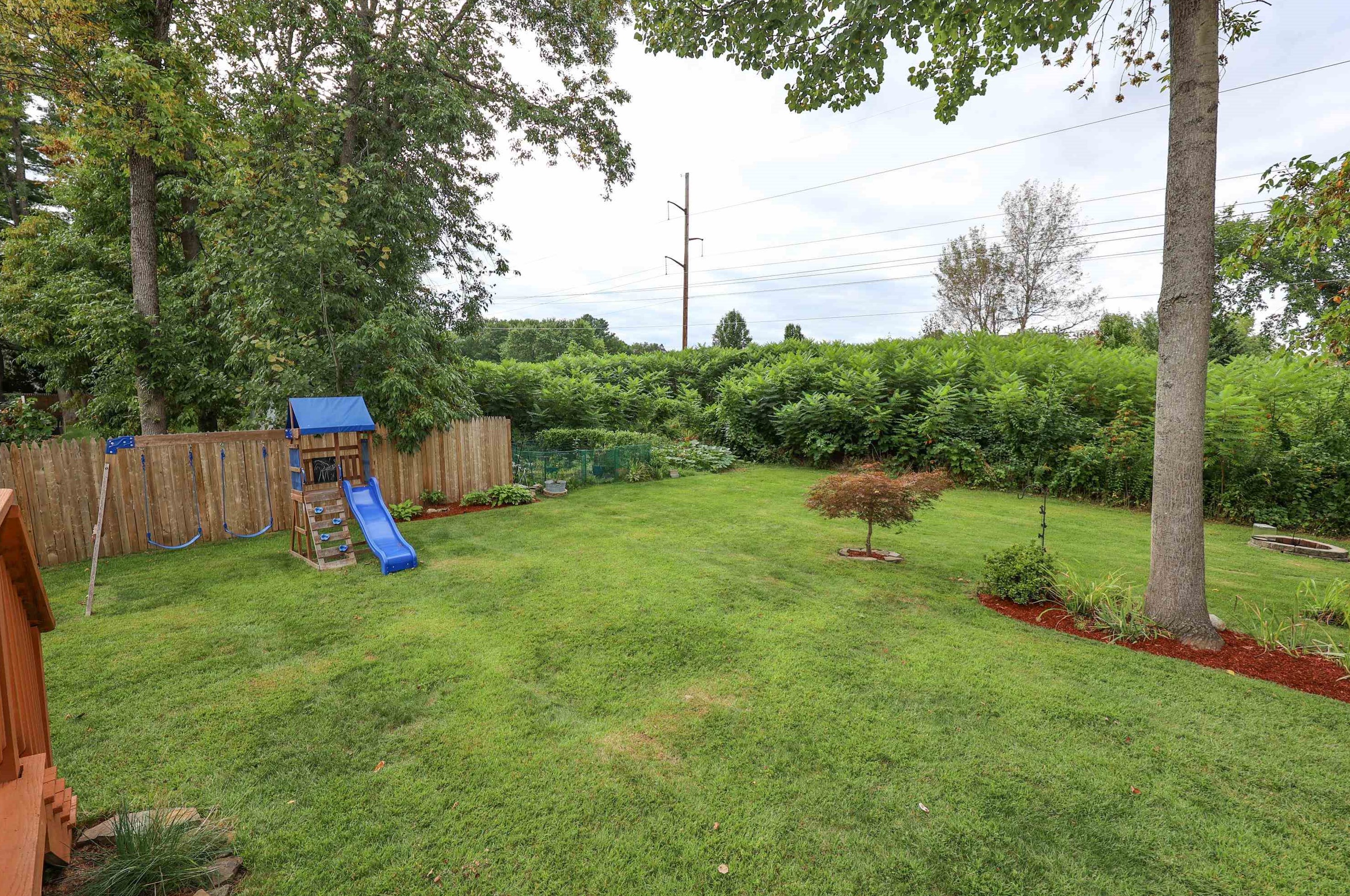 19 Federal St, Hudson NH  03051-3623 exterior