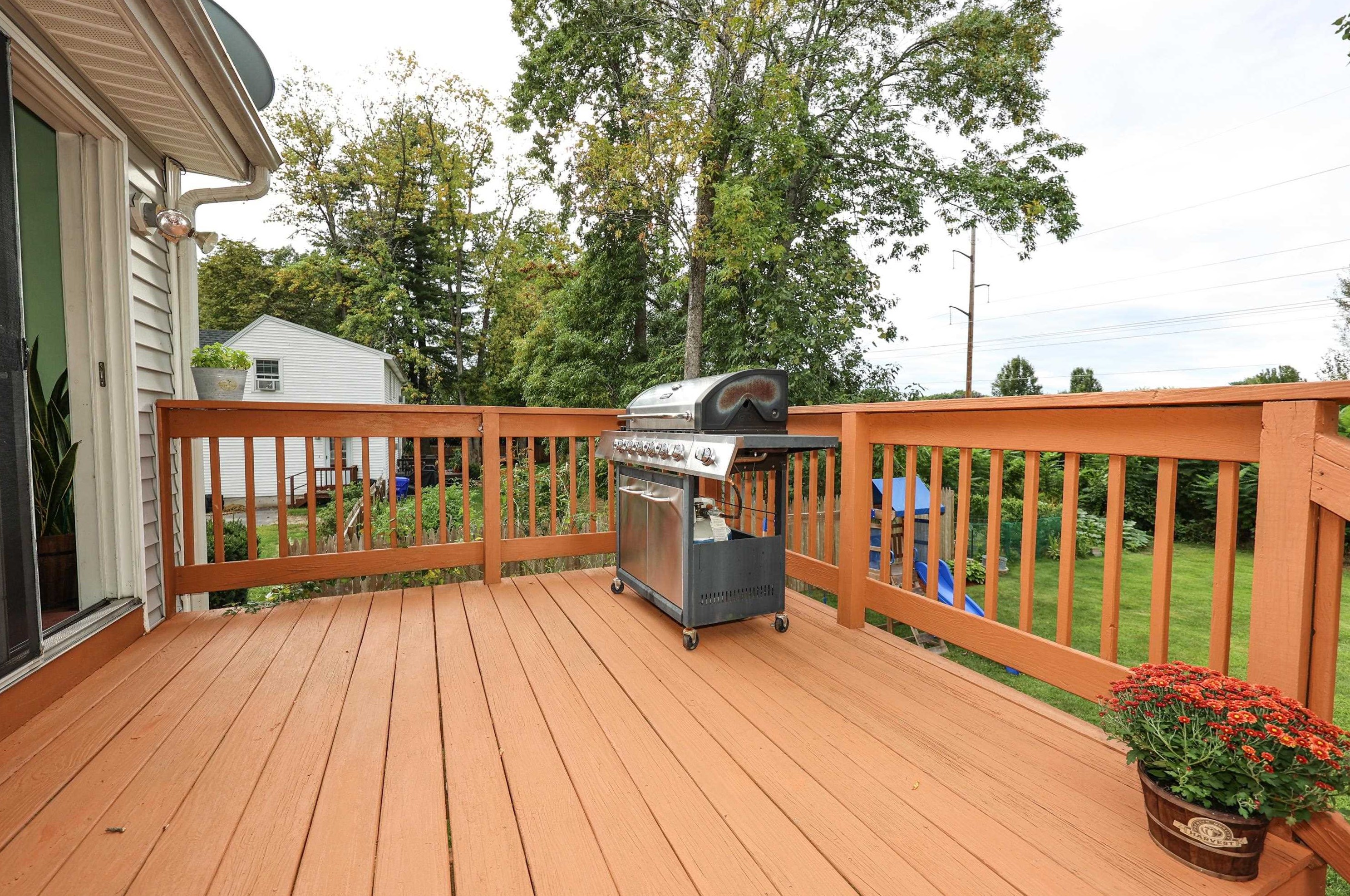 19 Federal St, Hudson NH  03051-3623 exterior