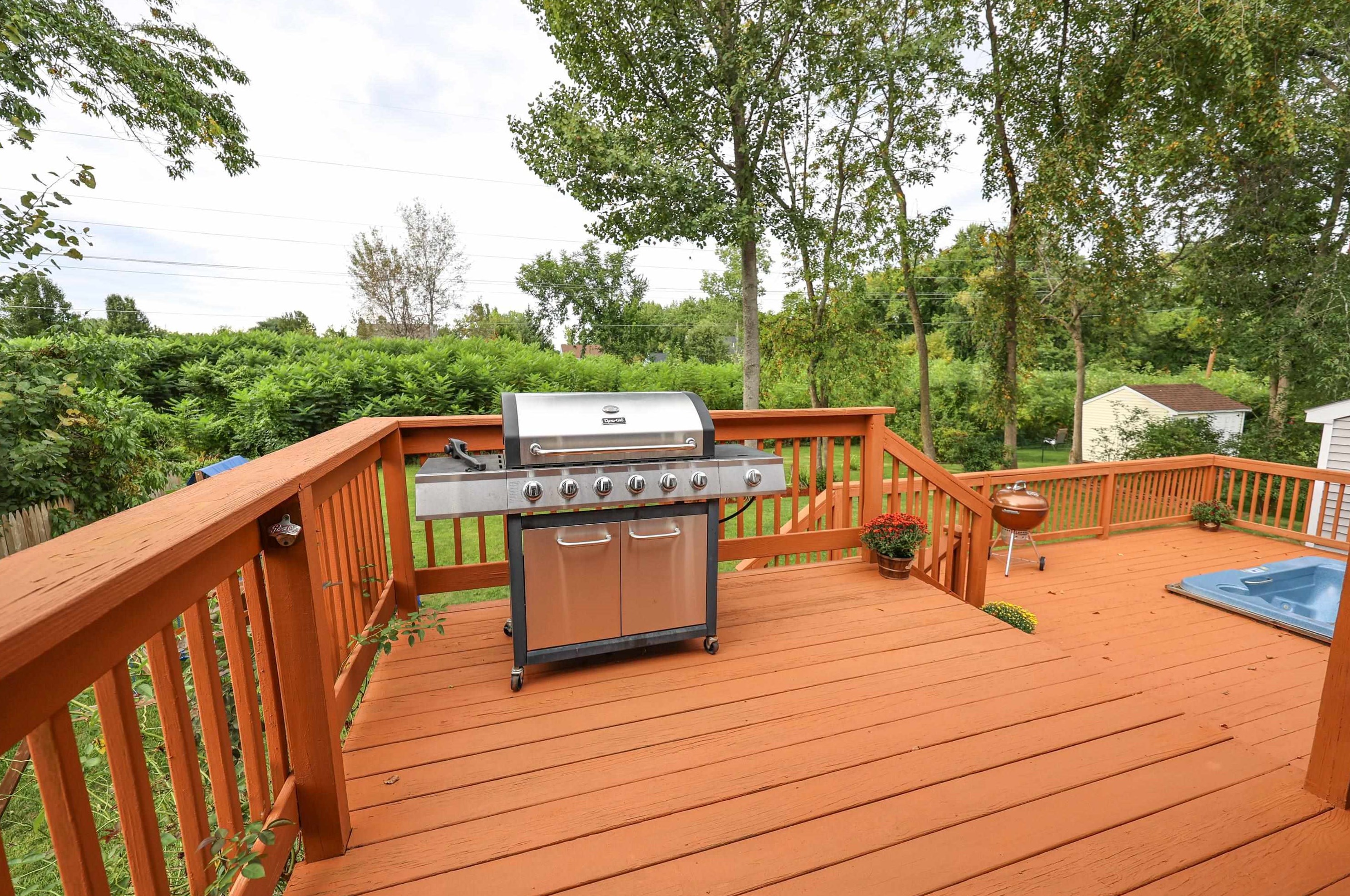 19 Federal St, Hudson NH  03051-3623 exterior