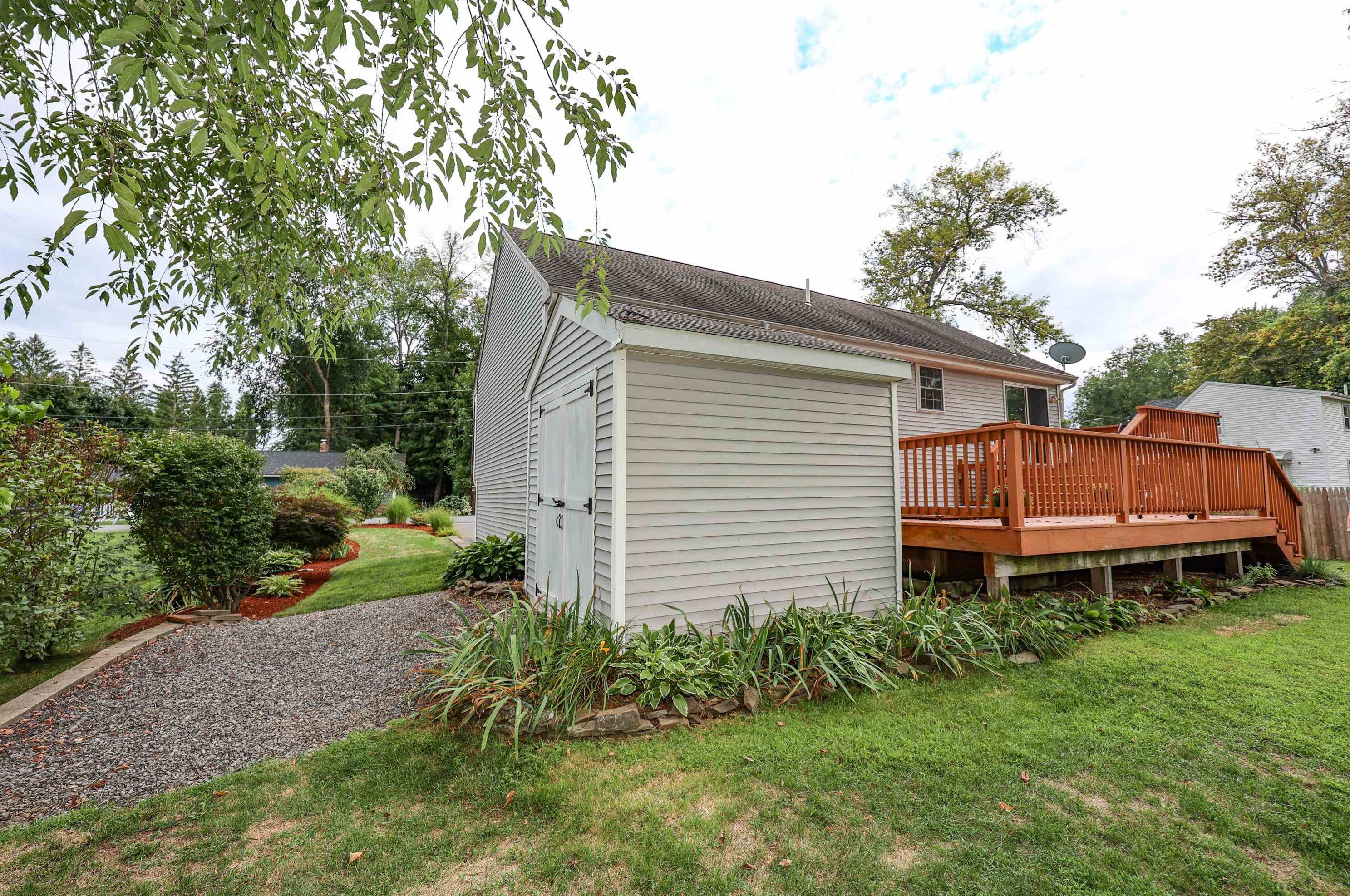 19 Federal St, Hudson NH  03051-3623 exterior