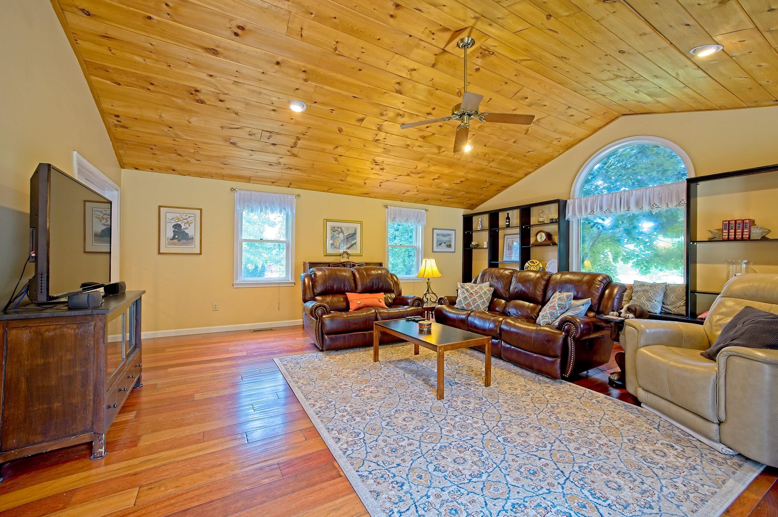 6 Waterview Cir, Hudson NH 03052-8046 exterior