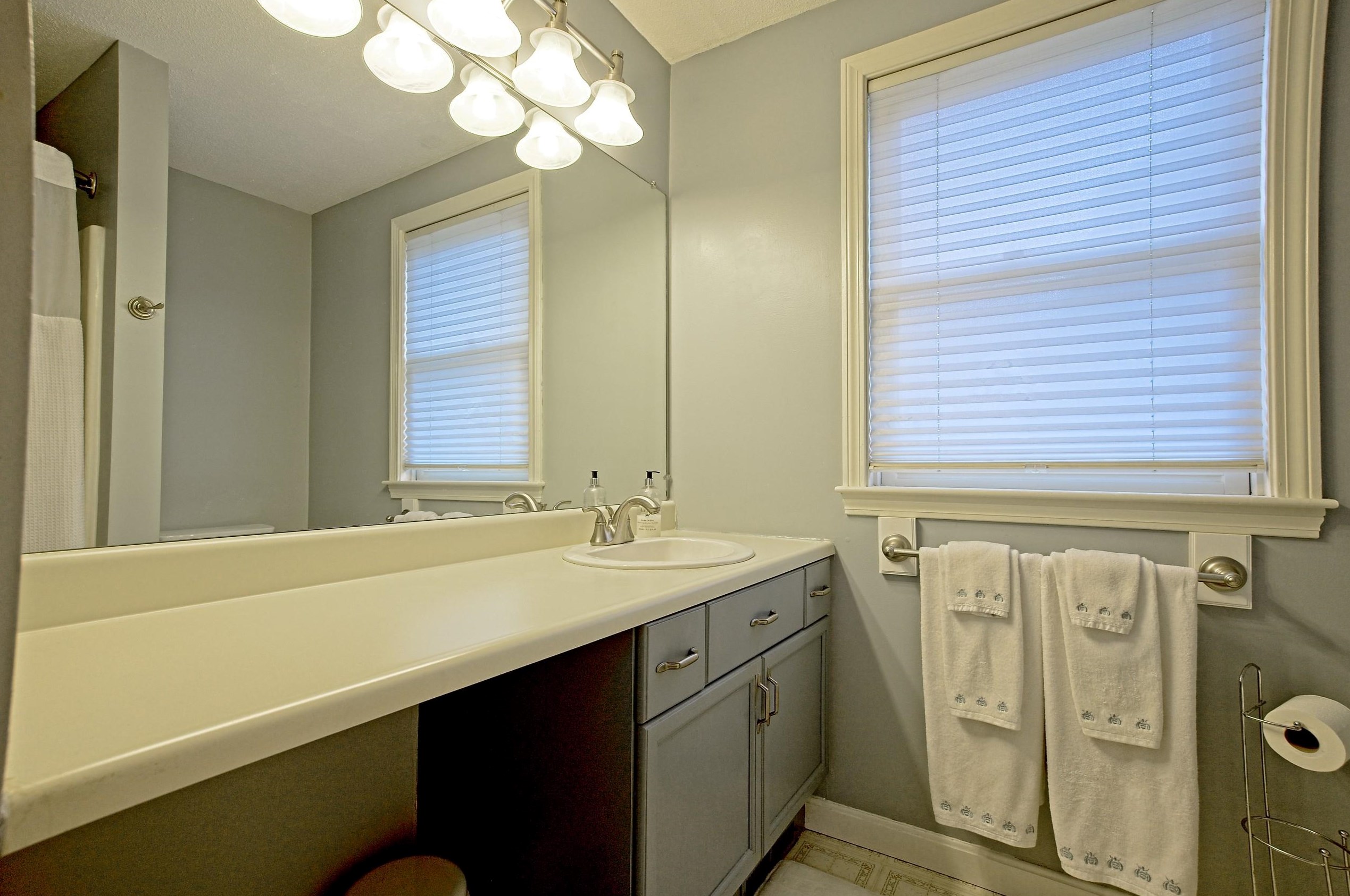 6 Waterview Cir, Hudson NH 03052-8046 exterior