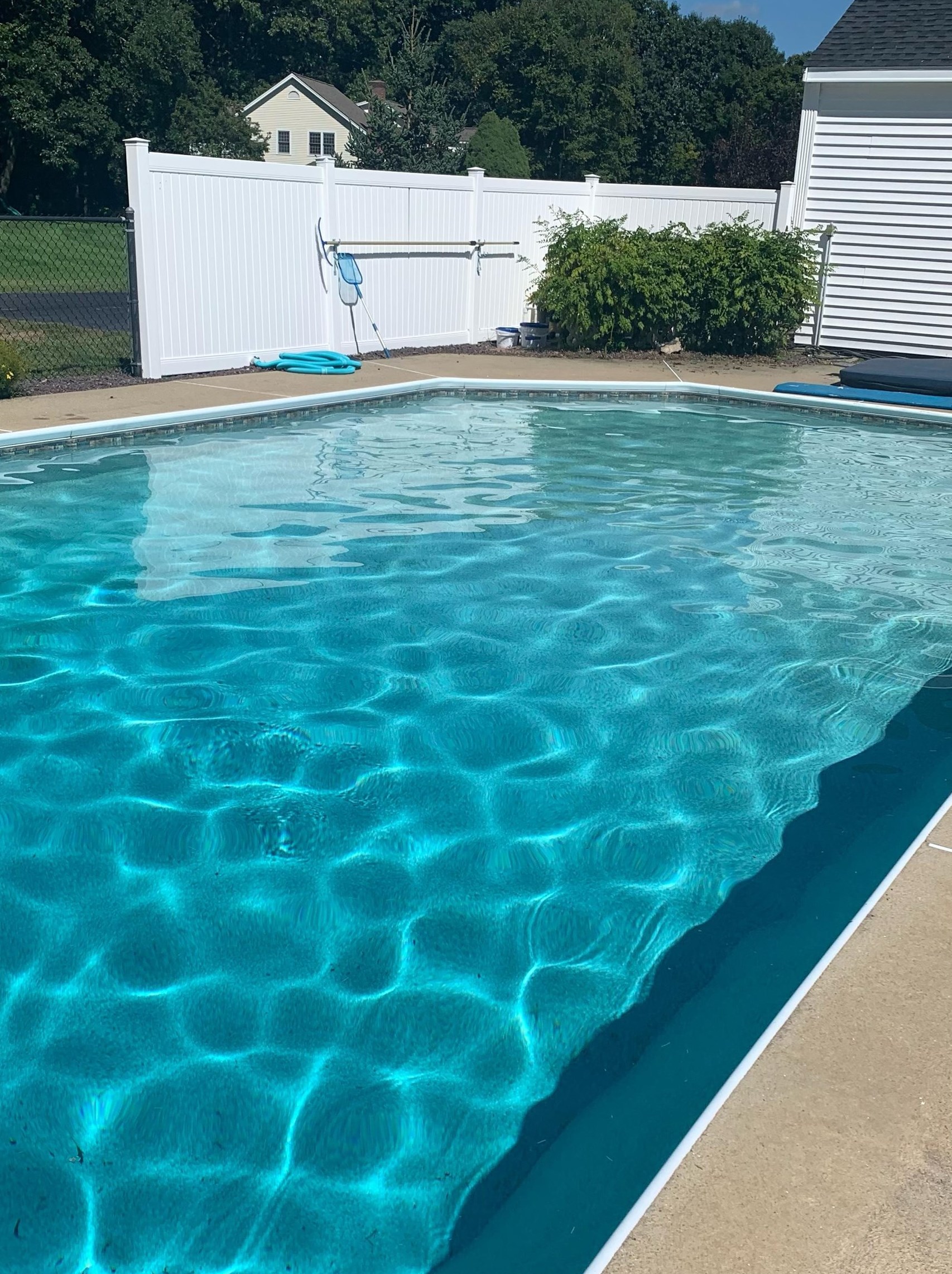 6 Waterview Cir, Hudson NH 03052-8046 exterior