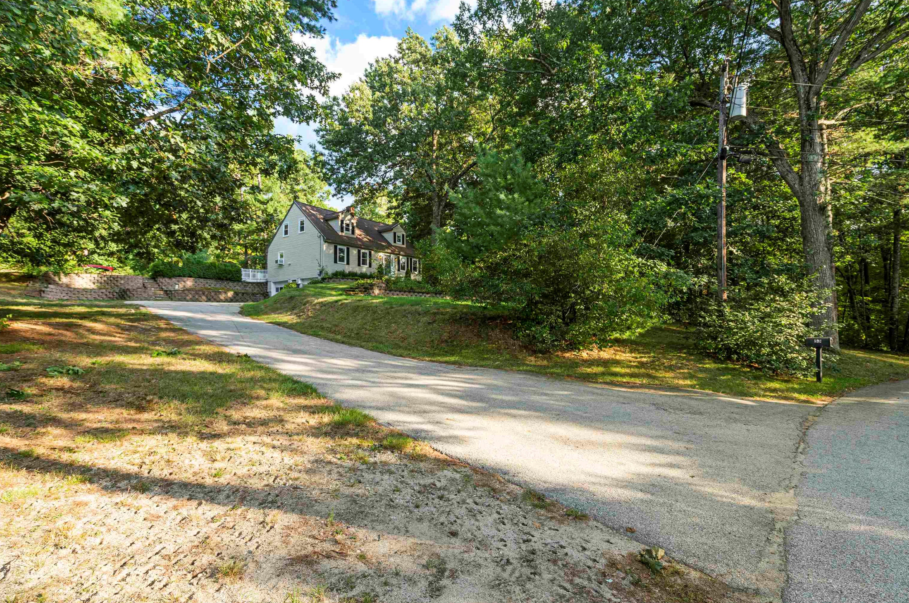 53 Ledge Rd, Hudson NH  03051-3723 exterior