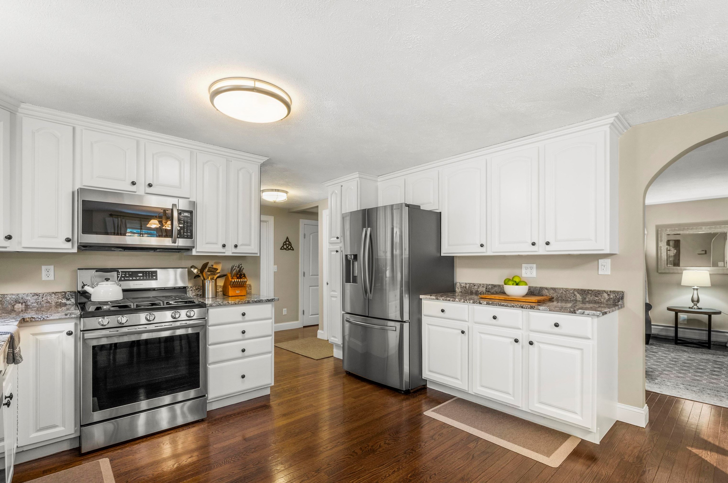 53 Ledge Rd, Hudson NH  03051-3723 exterior