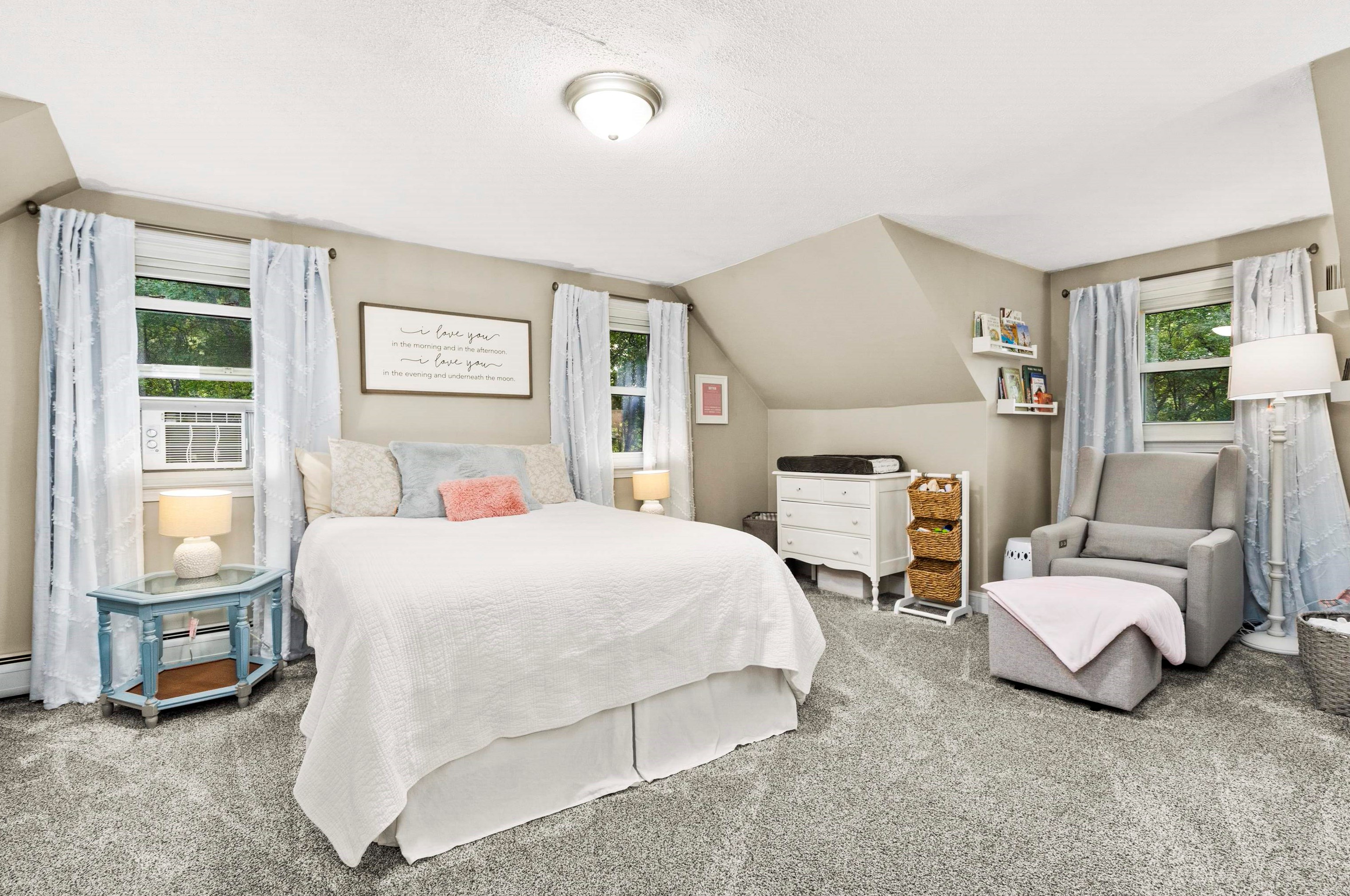 53 Ledge Rd, Hudson NH  03051-3723 exterior