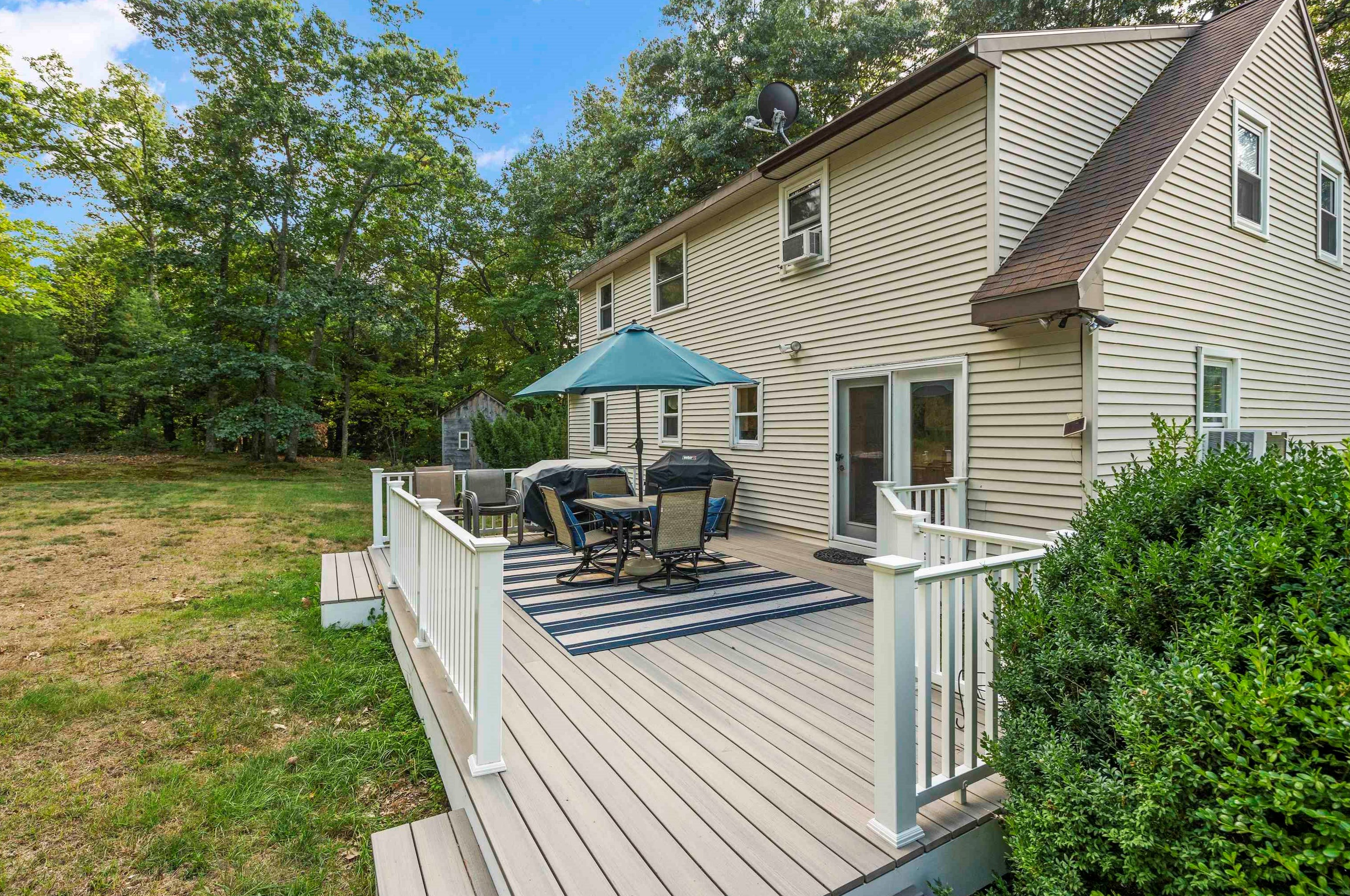 53 Ledge Rd, Hudson NH  03051-3723 exterior