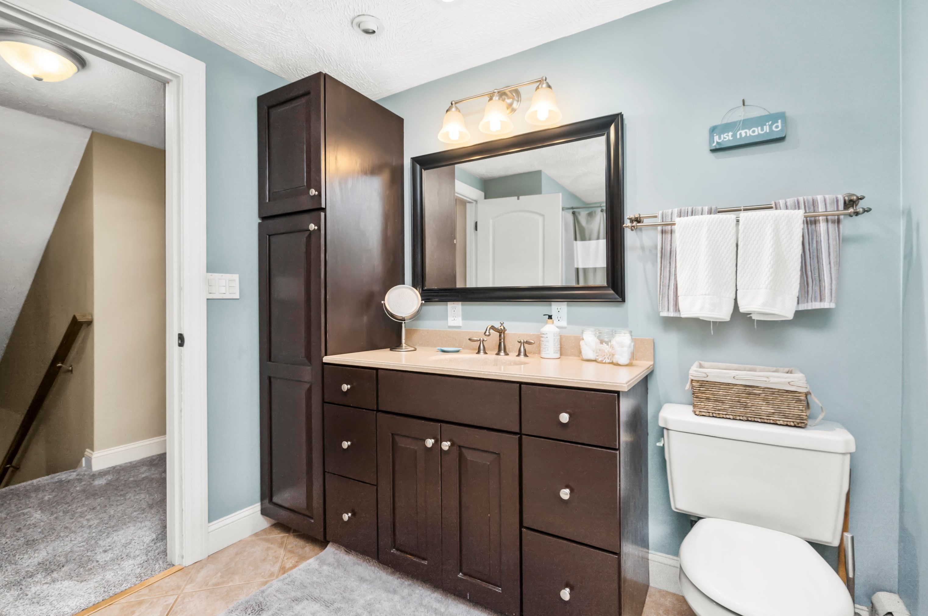 53 Ledge Rd, Hudson NH  03051-3723 exterior