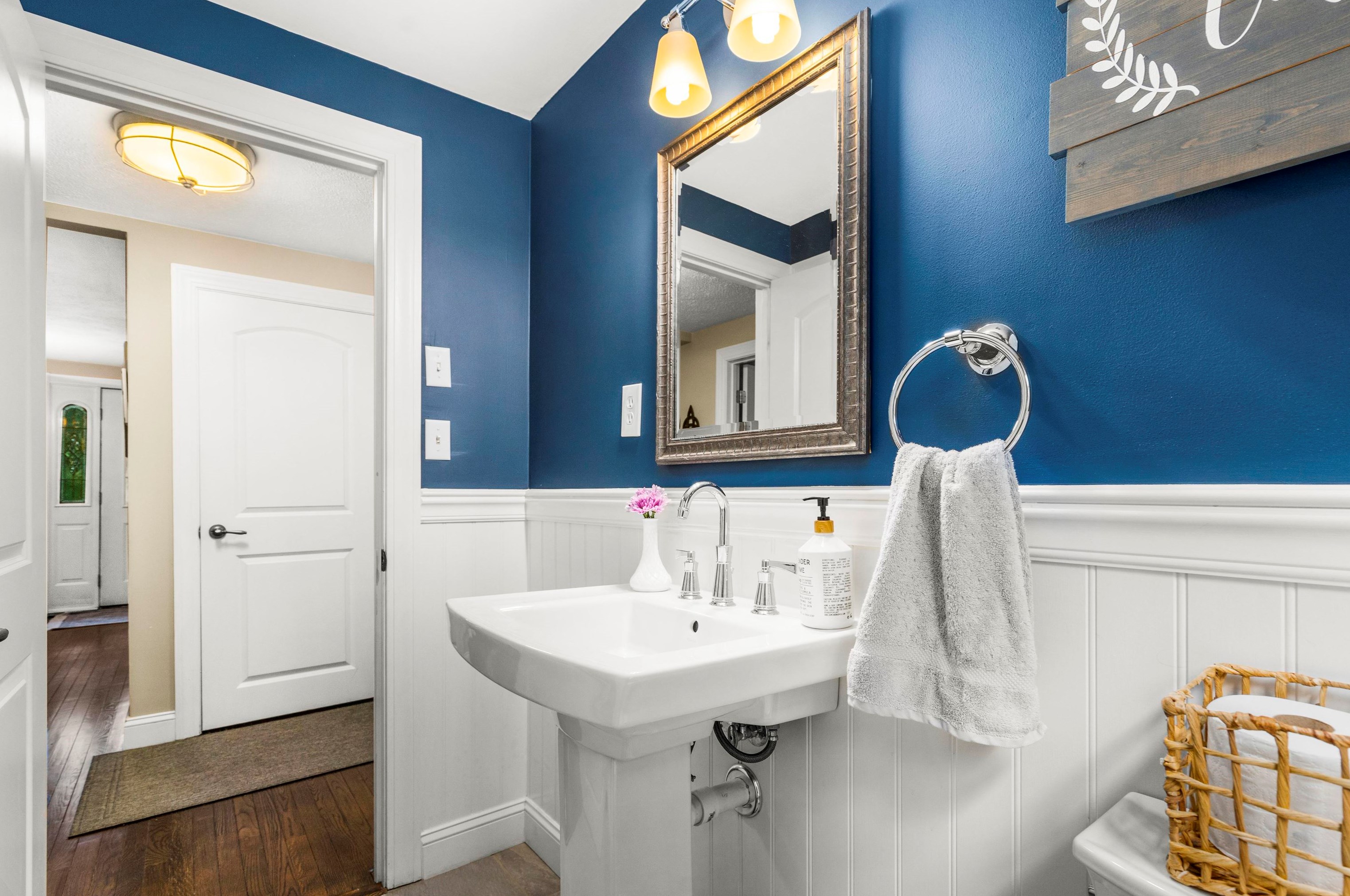 53 Ledge Rd, Hudson NH  03051-3723 exterior