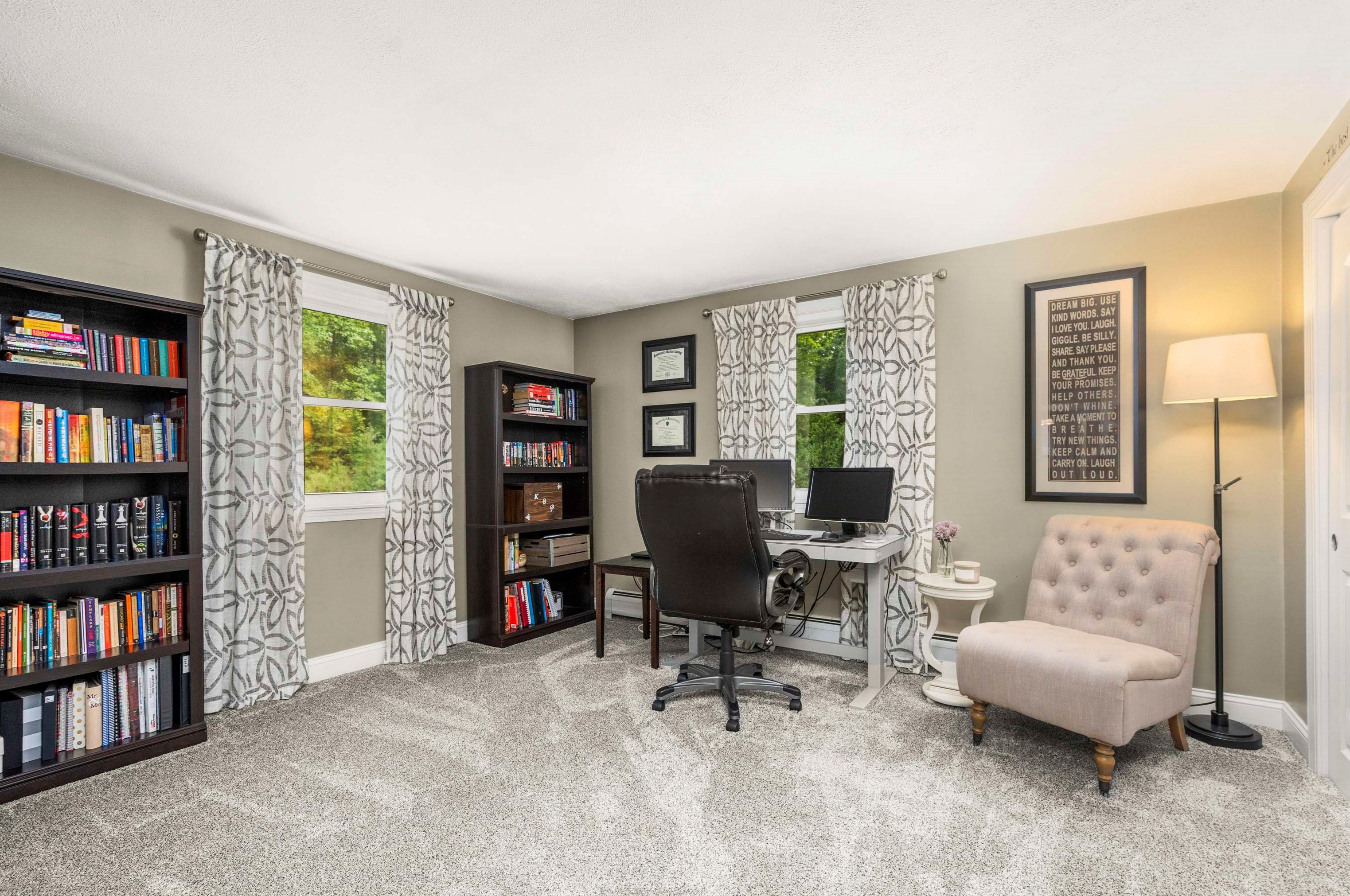 53 Ledge Rd, Hudson NH  03051-3723 exterior