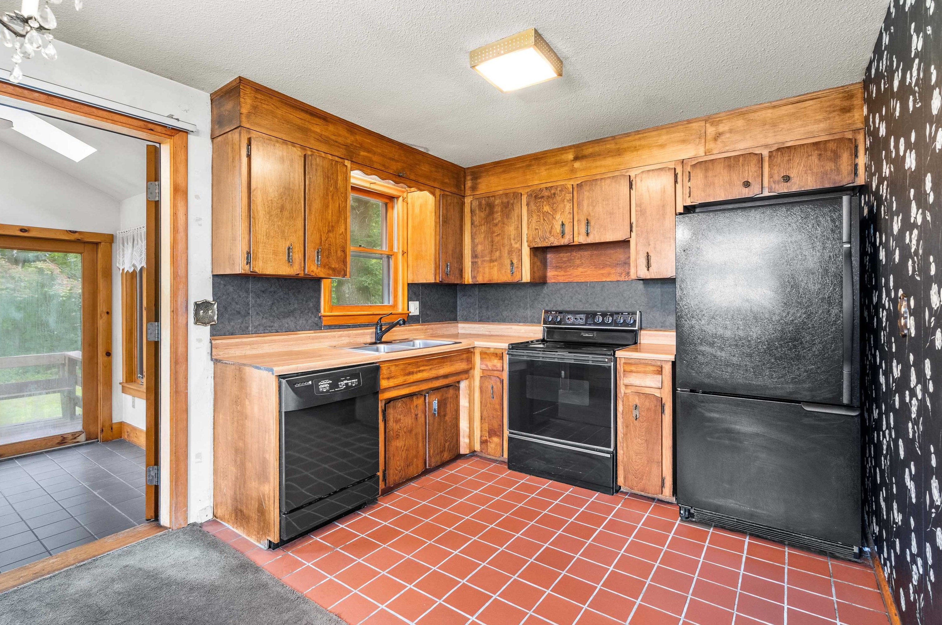 115 Lakeside Dr, Manchester NH 03104-5801 exterior