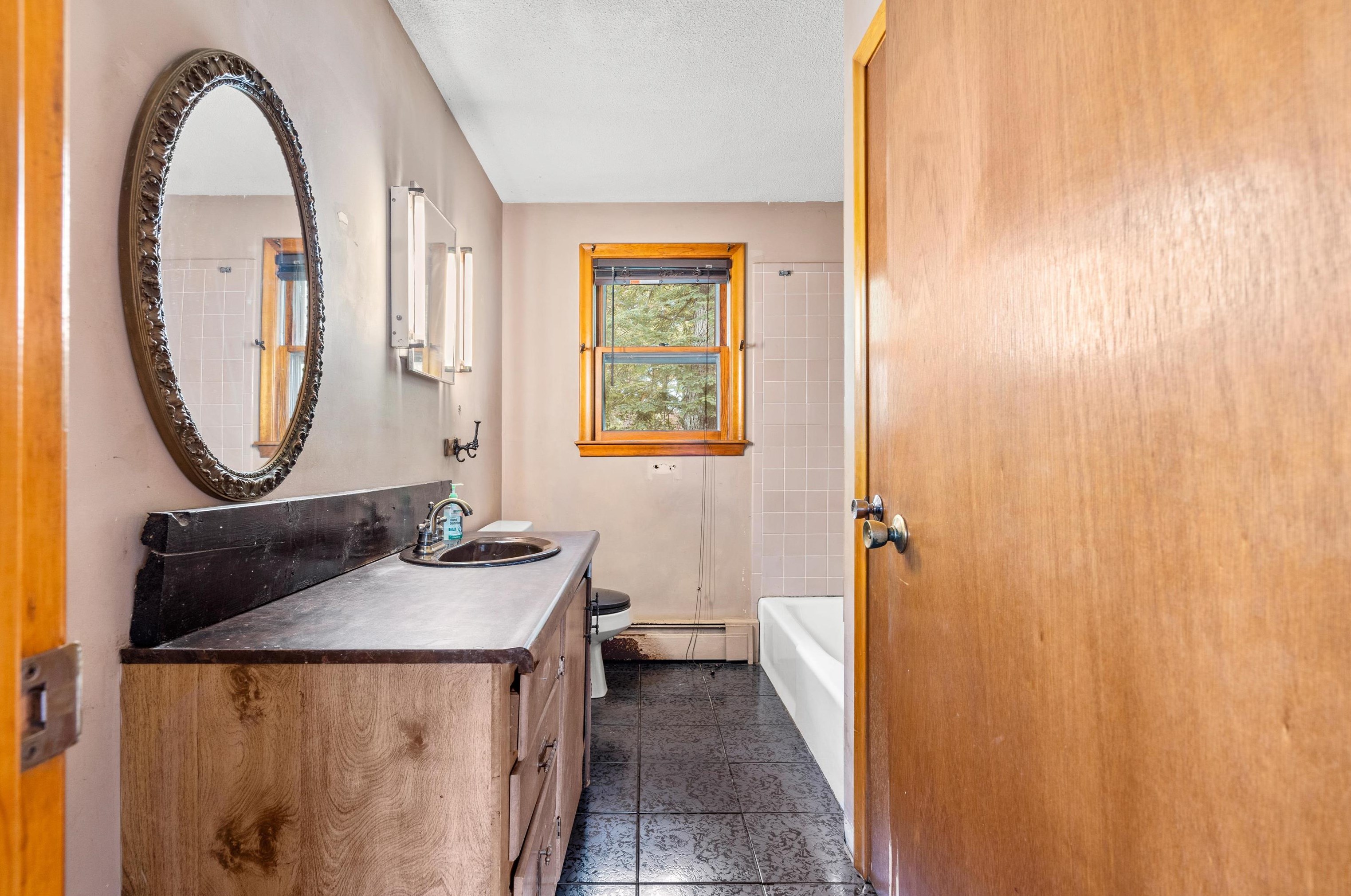 115 Lakeside Dr, Manchester NH 03104-5801 exterior