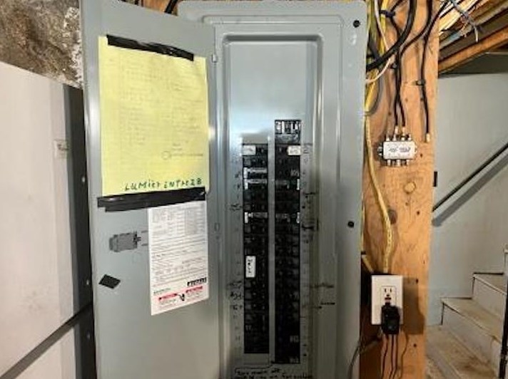 35 Auburn Rd, Manchester NH 03106-2031 exterior