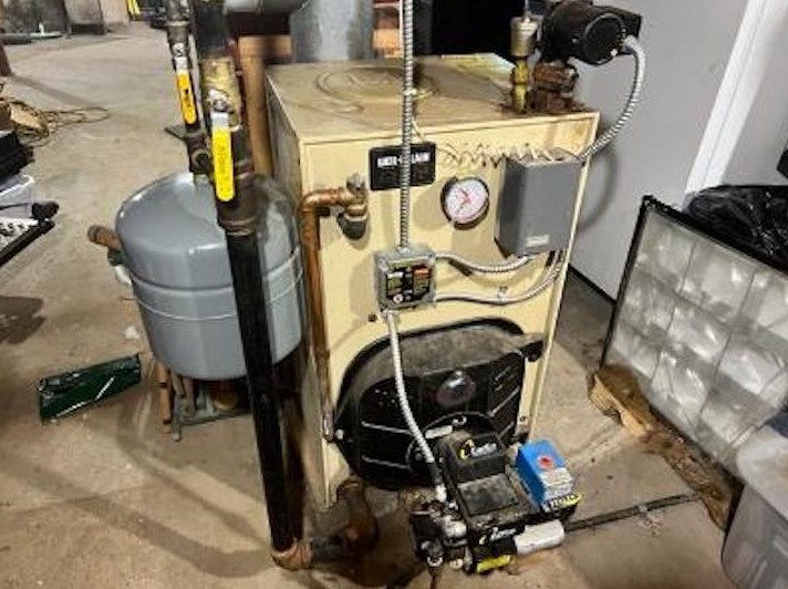 35 Auburn Rd, Manchester NH 03106-2031 exterior