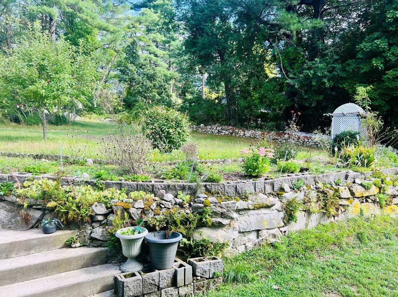 35 Auburn Rd, Manchester NH 03106-2031 exterior