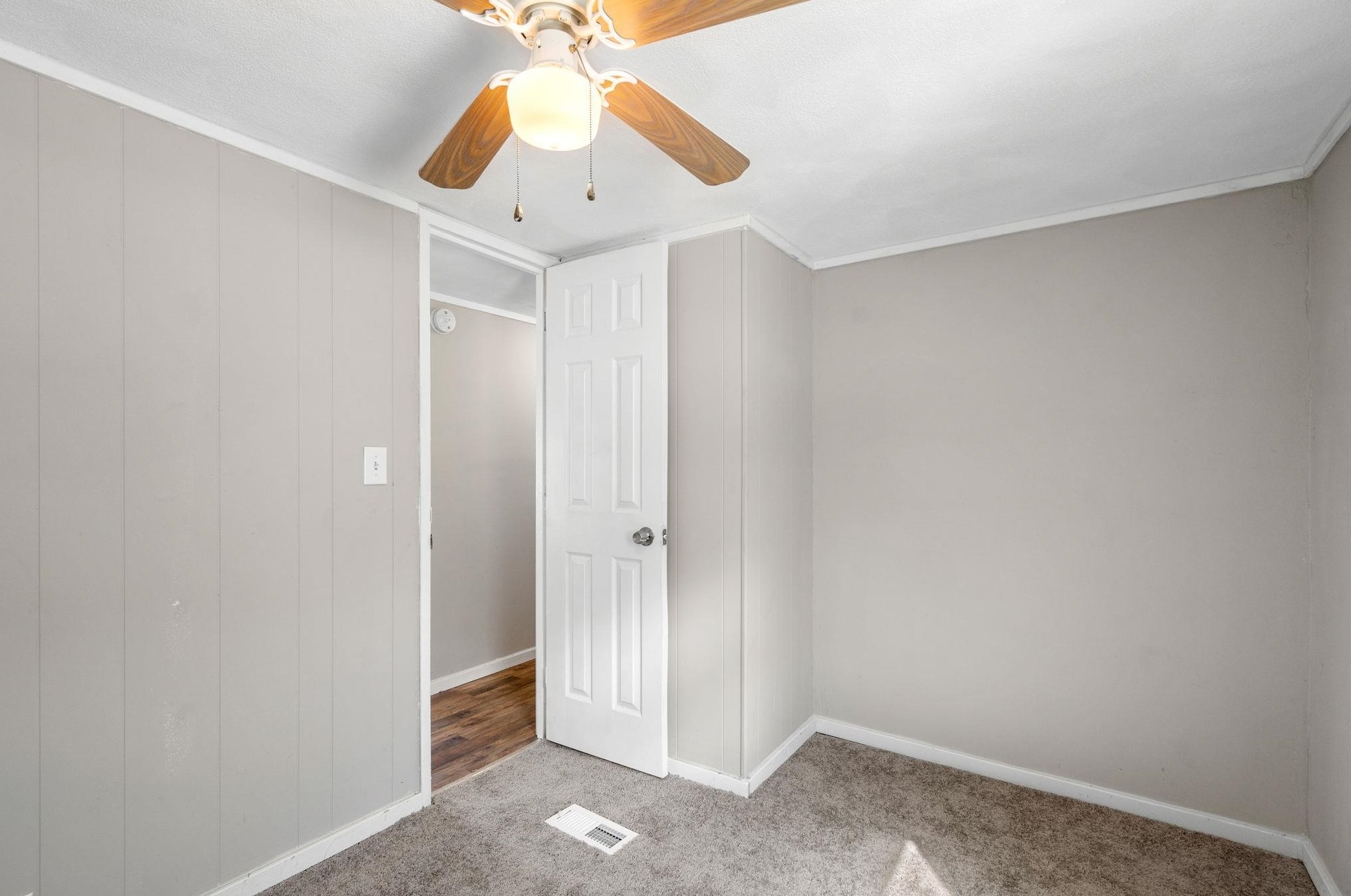 18 Mobile Dr, Hudson NH  03051-3909 exterior