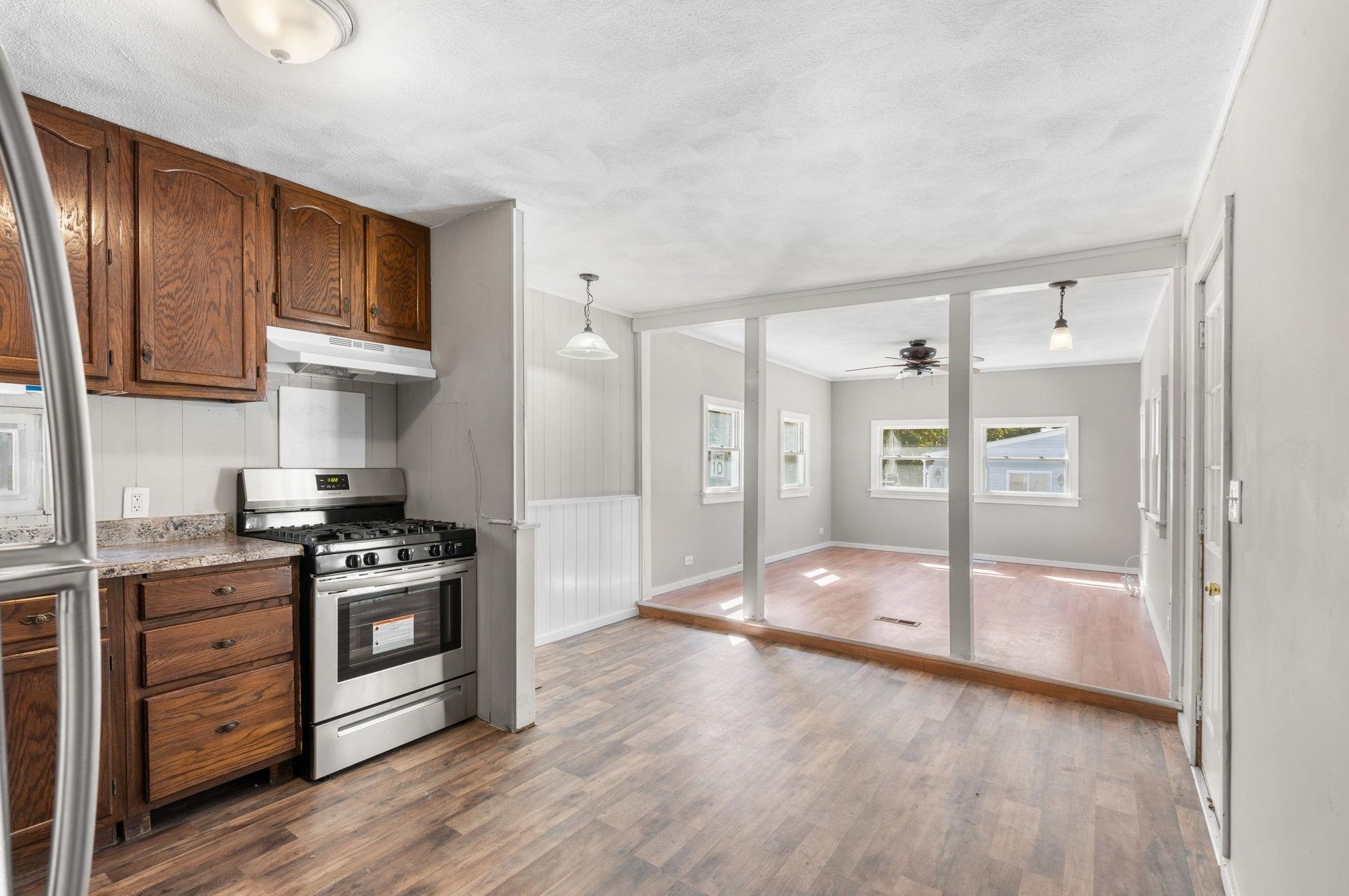 18 Mobile Dr, Hudson NH  03051-3909 exterior