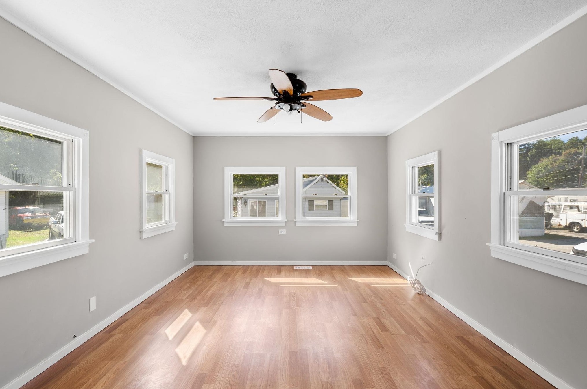 18 Mobile Dr, Hudson NH  03051-3909 exterior