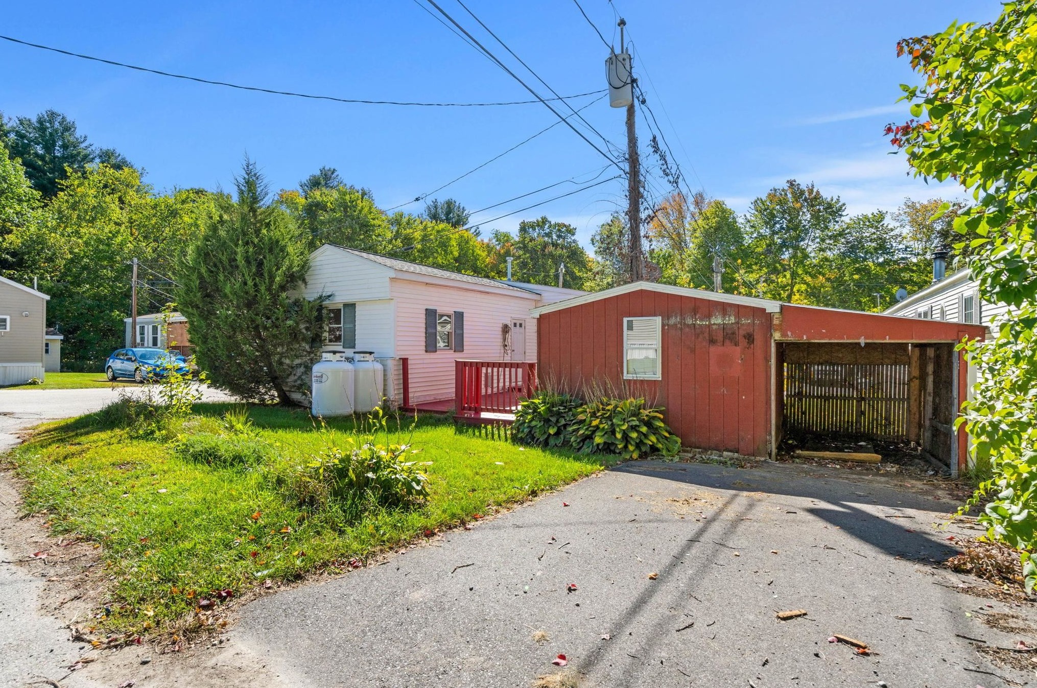 18 Mobile Dr, Hudson NH  03051-3909 exterior