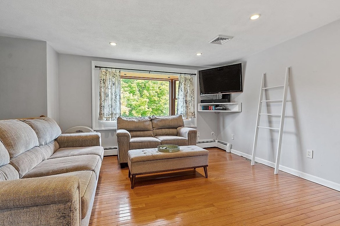 21 Jakes Ln, Merrimack NH 03054-3022 exterior