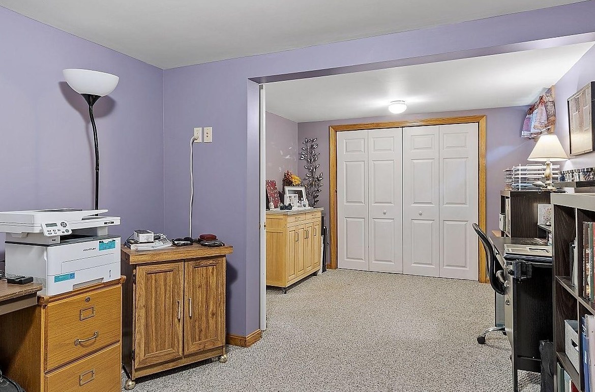 18 Andrews Ave, Hudson NH  03051-4502 exterior