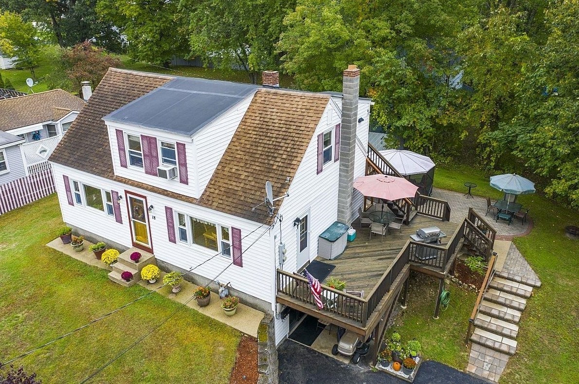 18 Andrews Ave, Hudson NH  03051-4502 exterior