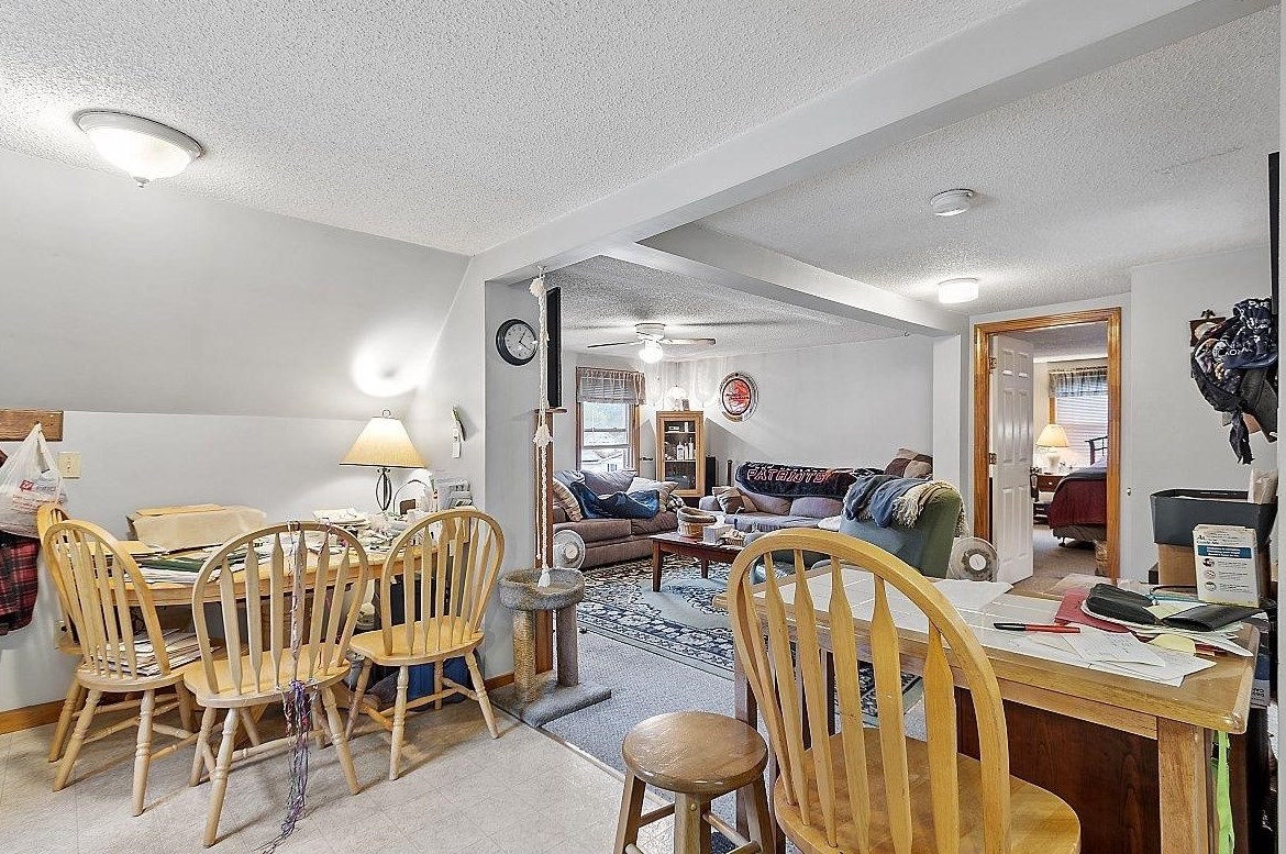 18 Andrews Ave, Hudson NH  03051-4502 exterior