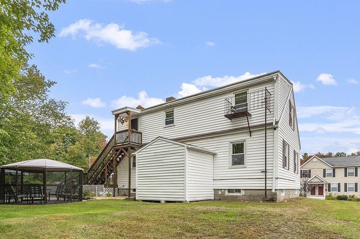 18 Andrews Ave, Hudson NH  03051-4502 exterior