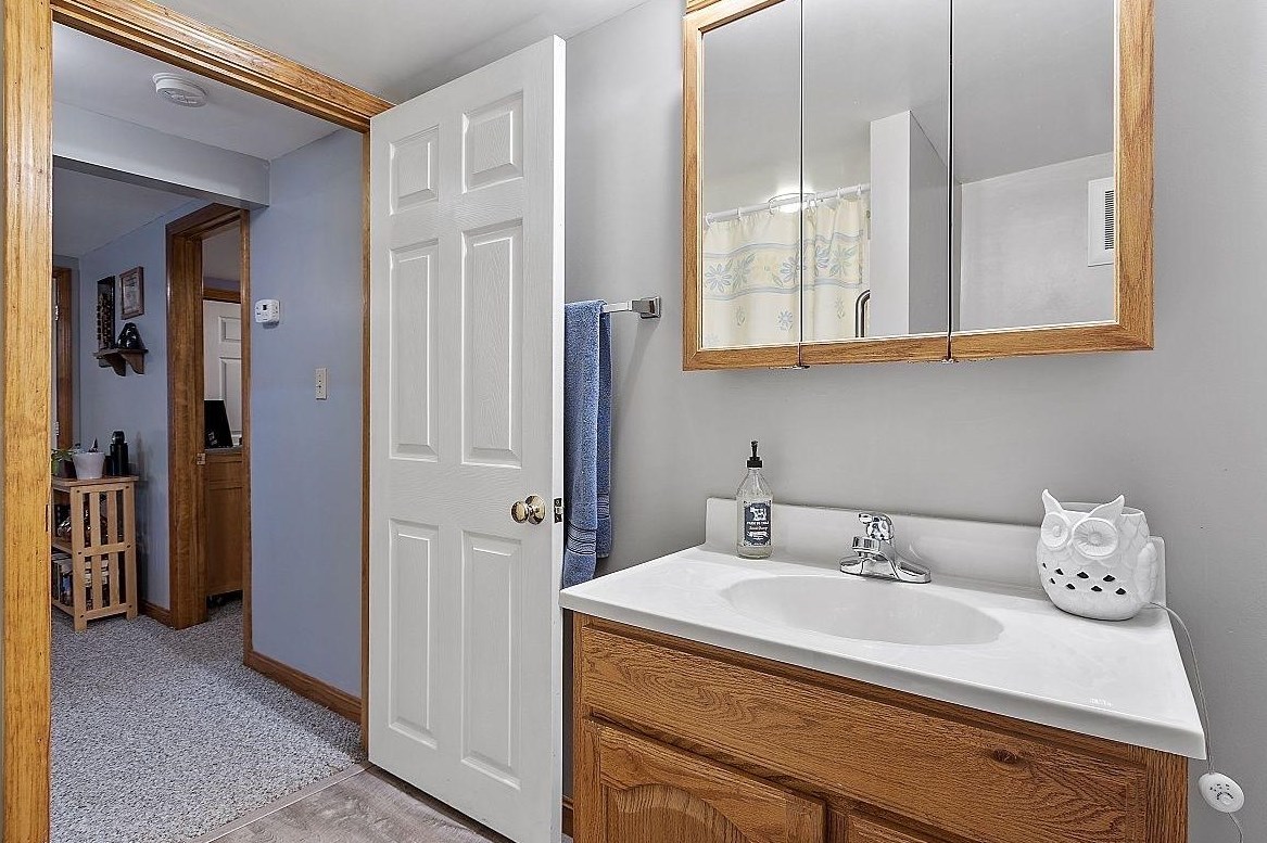 18 Andrews Ave, Hudson NH  03051-4502 exterior