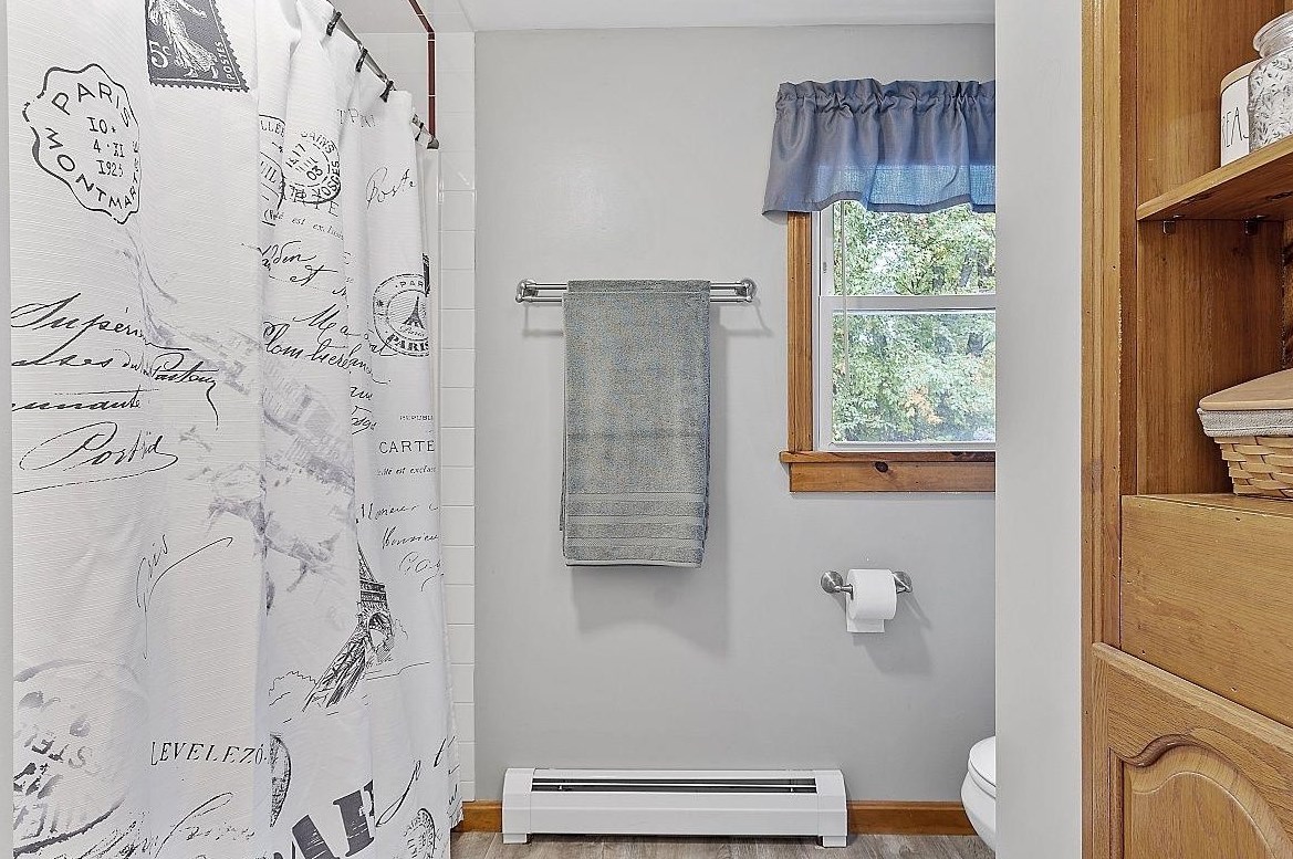 18 Andrews Ave, Hudson NH  03051-4502 exterior