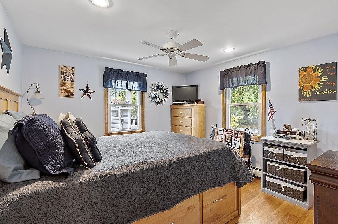 18 Andrews Ave, Hudson NH  03051-4502 exterior