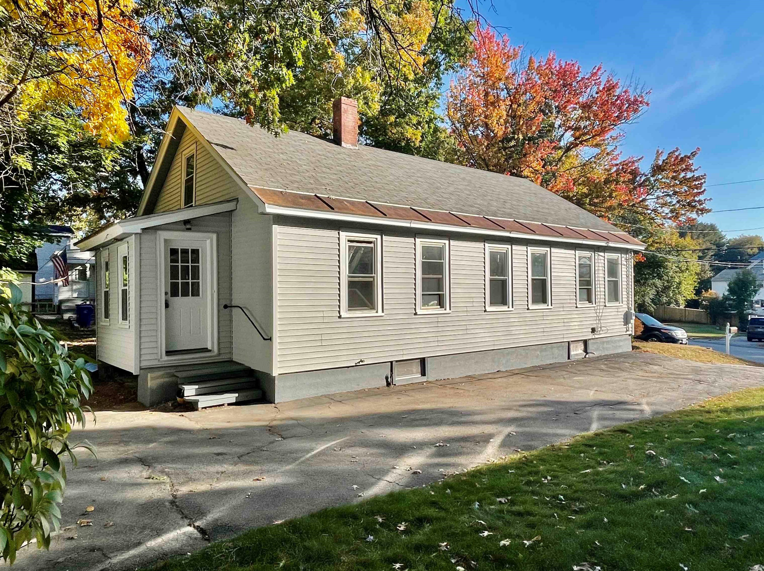 1040 Page St, Manchester NH 03104-5549 exterior