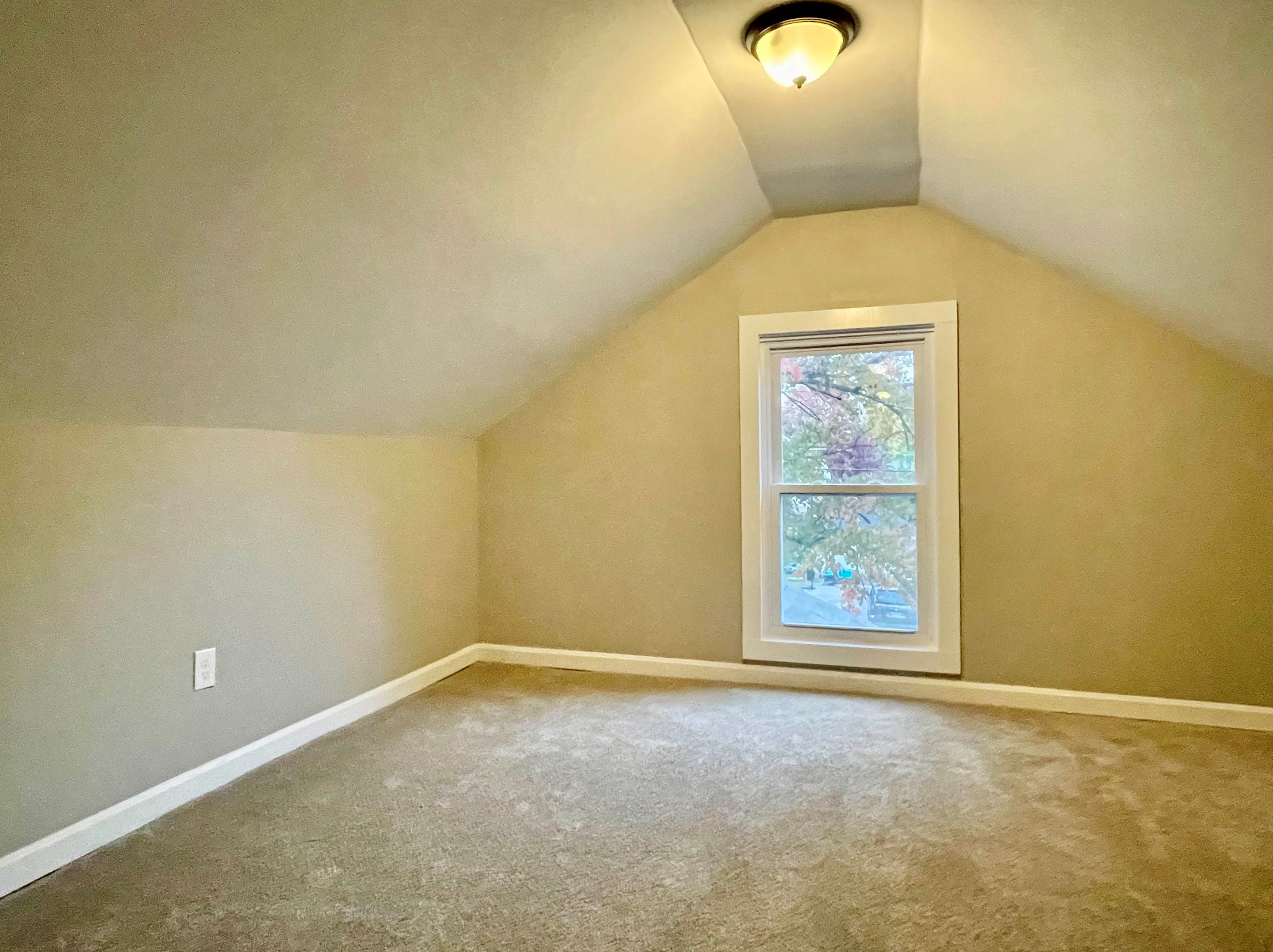 1040 Page St, Manchester NH 03104-5549 exterior