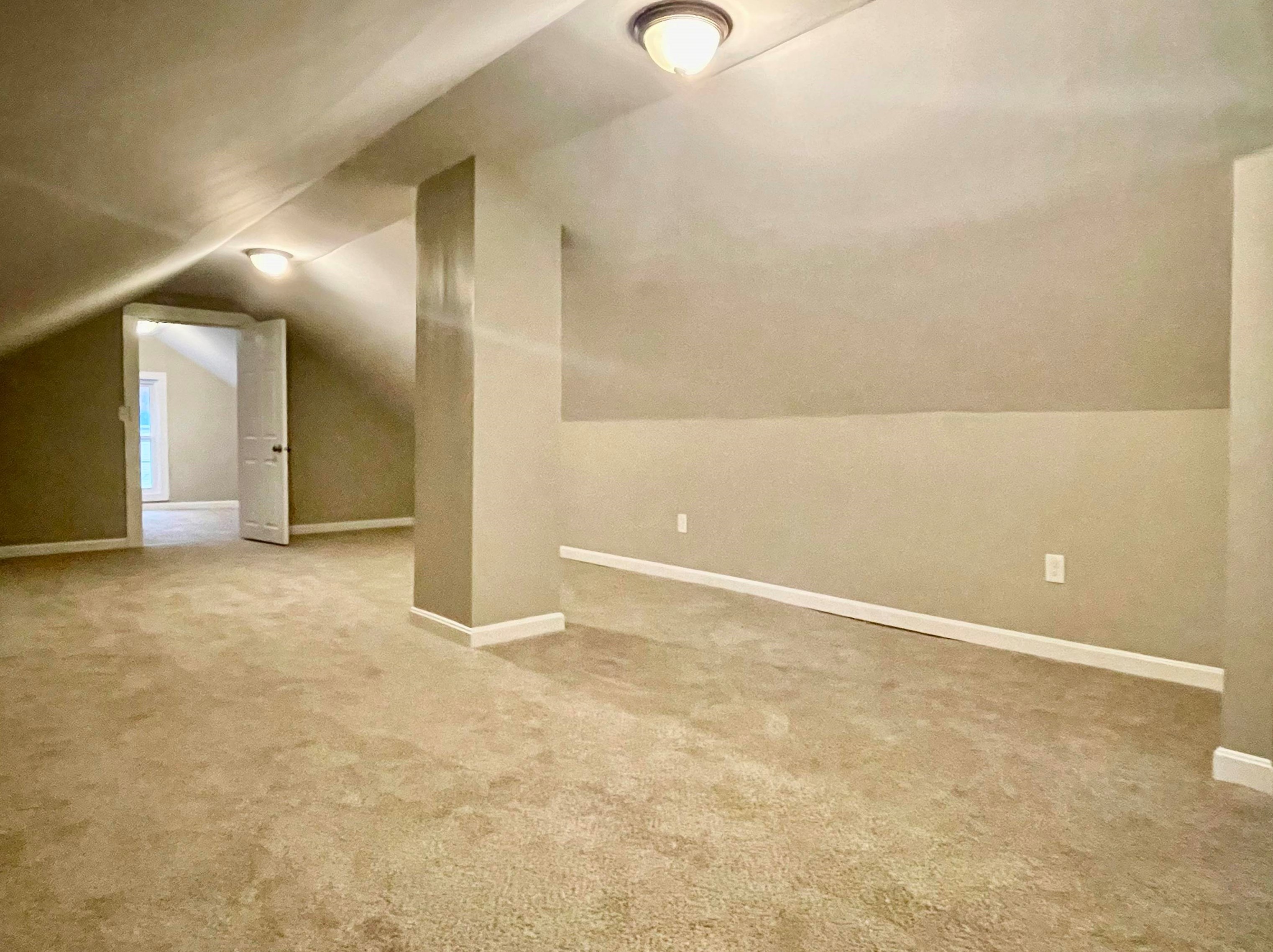 1040 Page St, Manchester NH 03104-5549 exterior