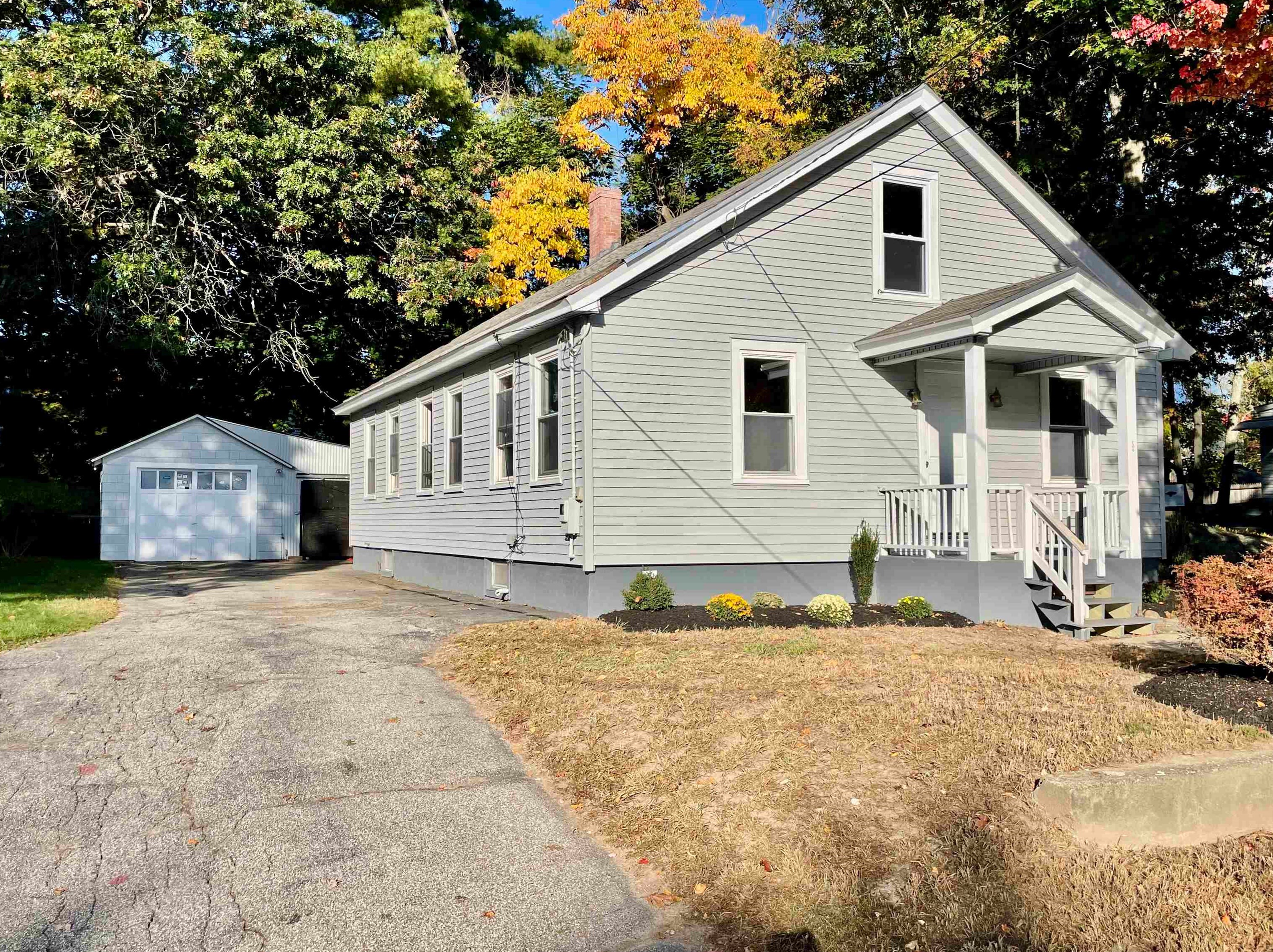 1040 Page St, Manchester NH 03104-5549 exterior